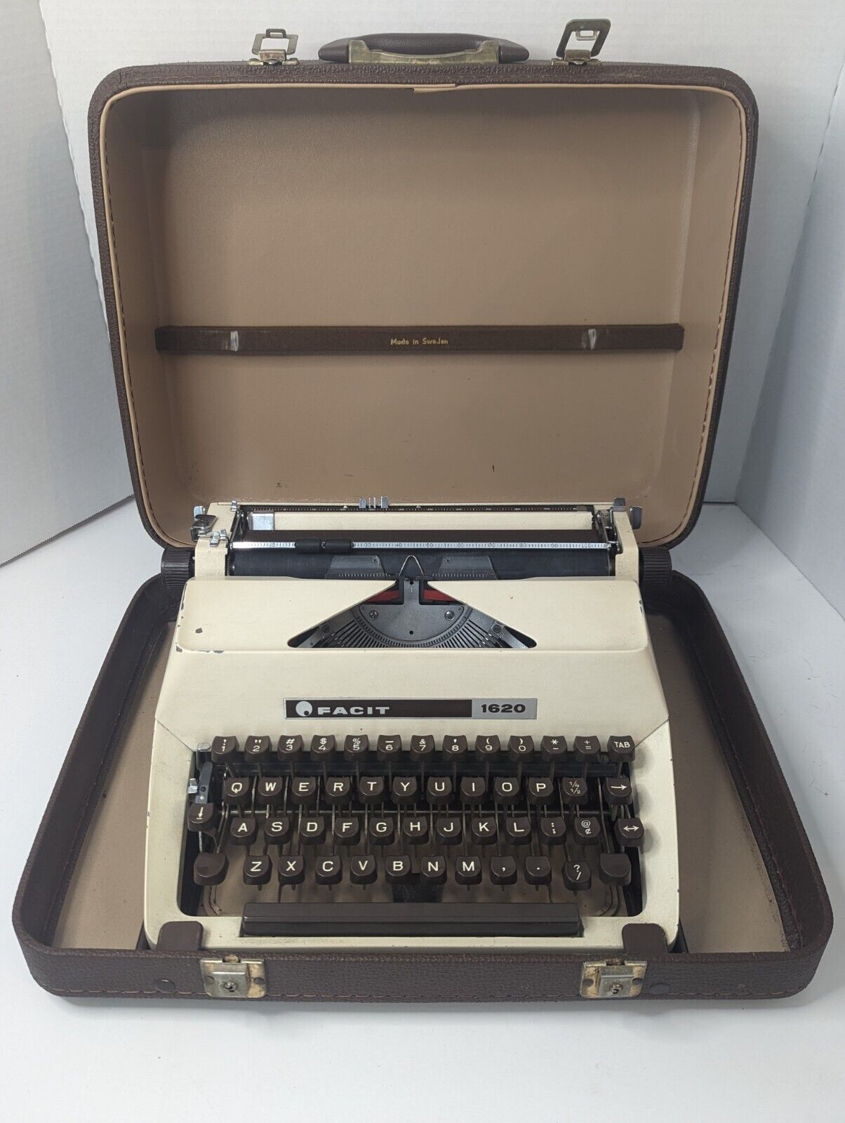 Vintage Facit 1620 Portable Typewriter W/ Carrying Case - Sweden