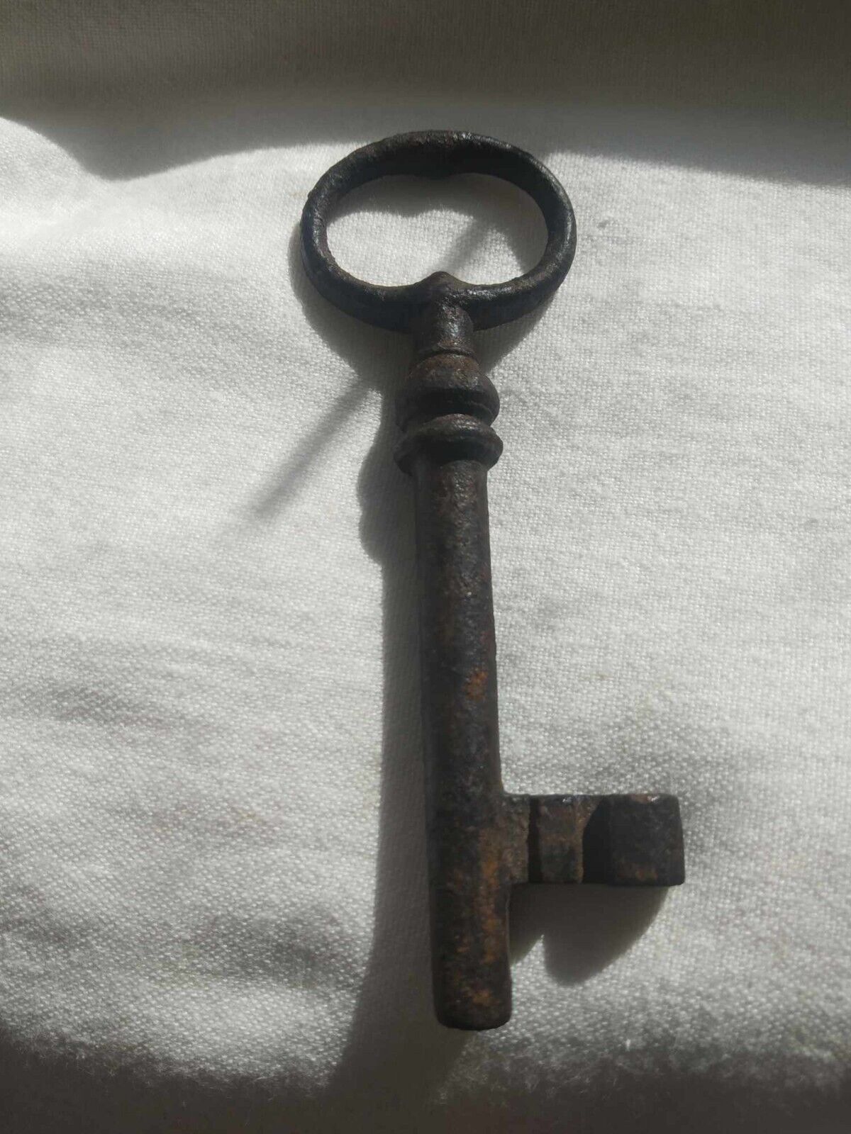 Antique old collectible iron metal key skeleton rust treatment 6