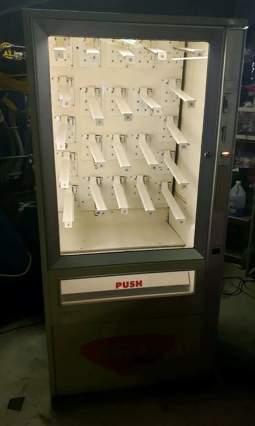 TOMS Vintage Showcase SNACK VENDING MACHINE 22 SPINDLES SHIPPING AVAILABLE 