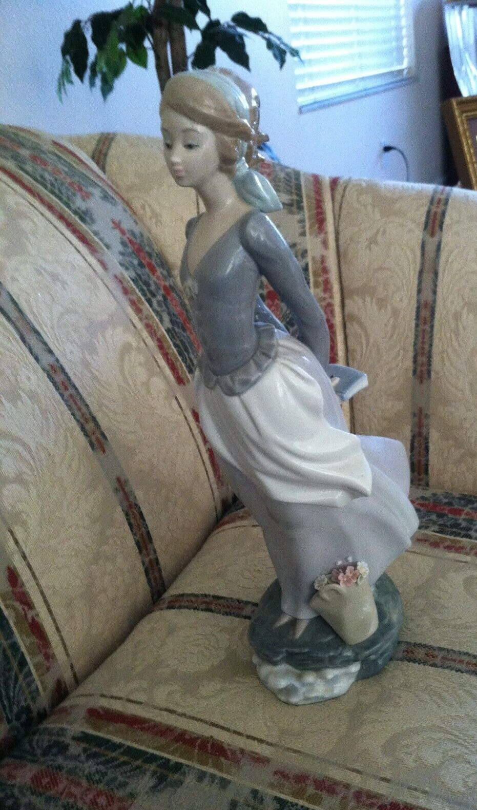 Lladro Figurine Girl Holding a Book Windswept Tall mint condition