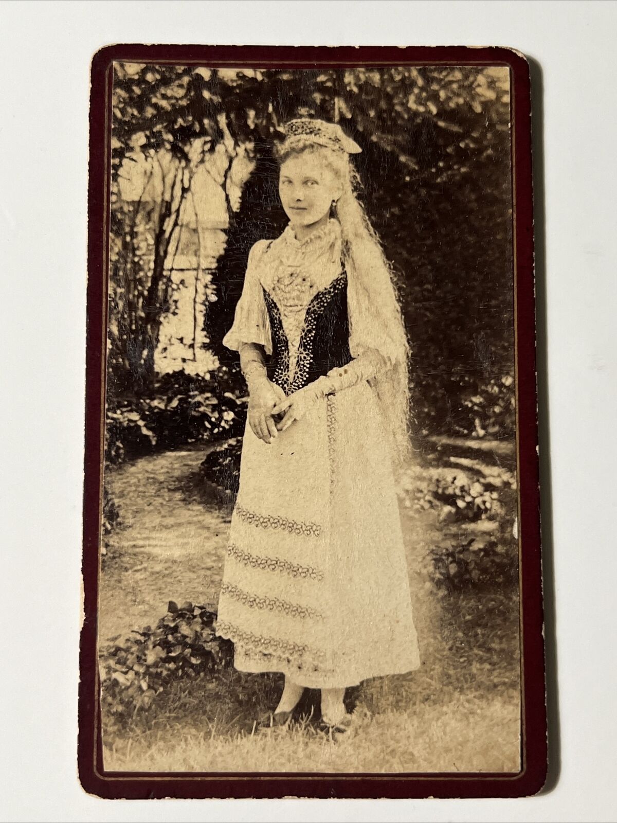 RARE 1870 Woman w Very LONG floor length HAIR CDV Carte de Visite Photo Outdoors