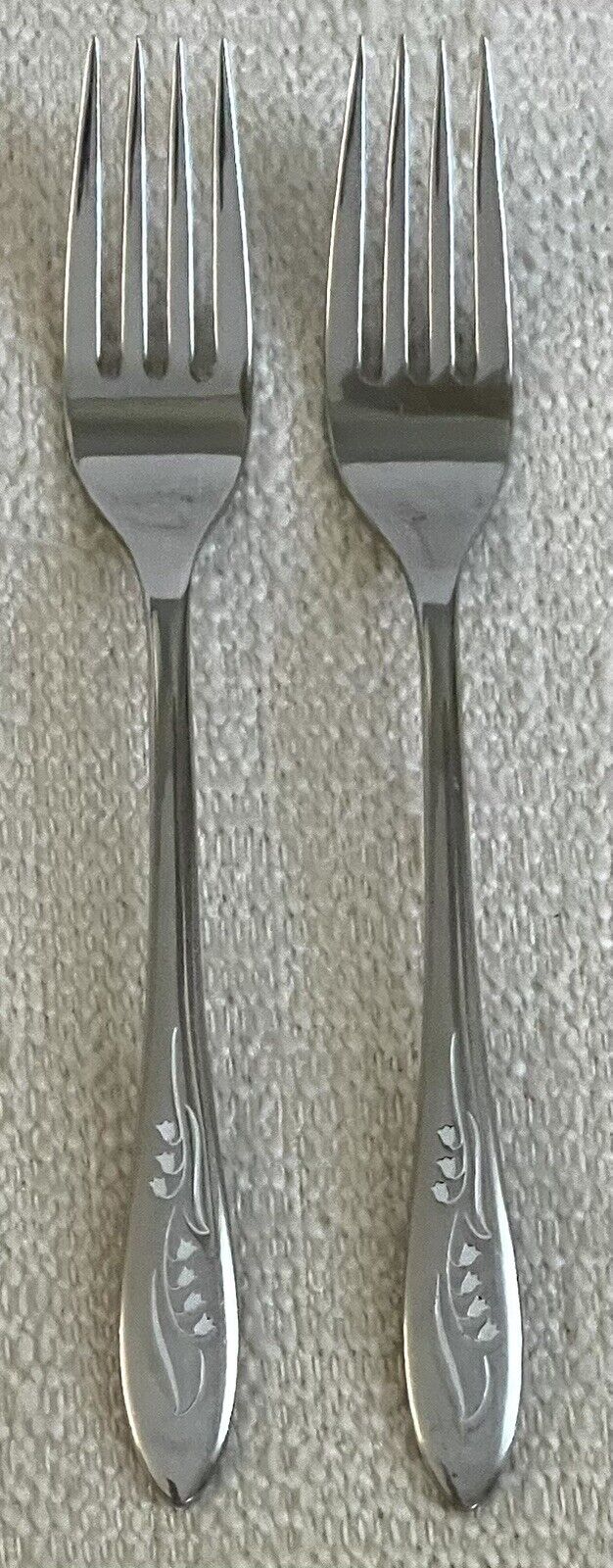 Set 2 Oneida Oneidacraft Premier Stainless WHITE LILY Dinner Forks EXCELLENT