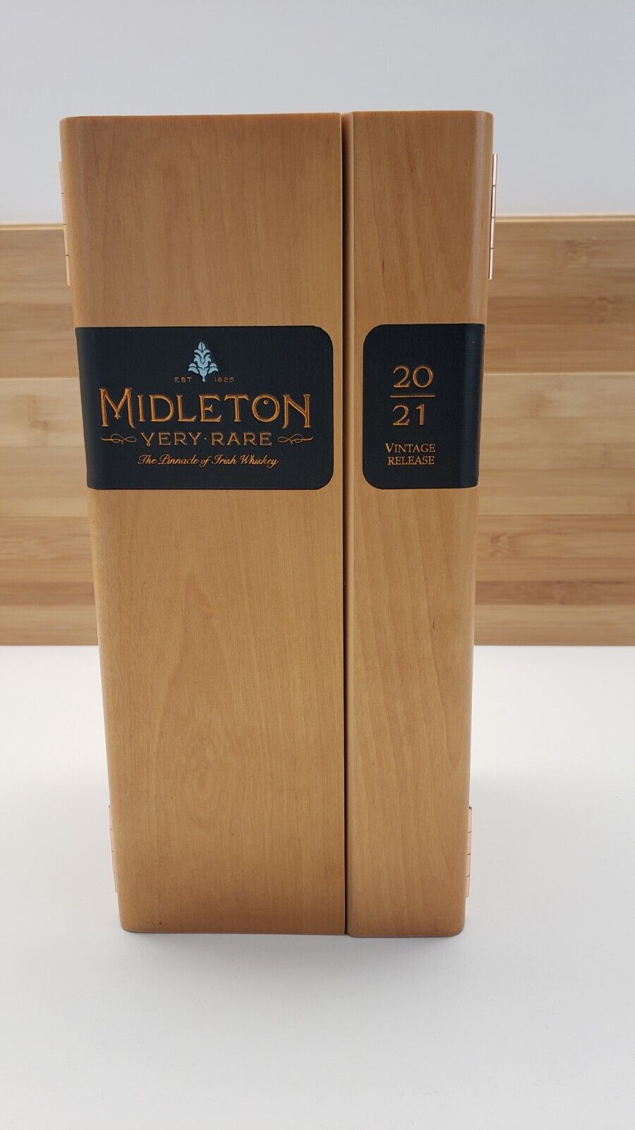 Middleton Very Rare Whiskey  Beautiful Wooden Box 20 21