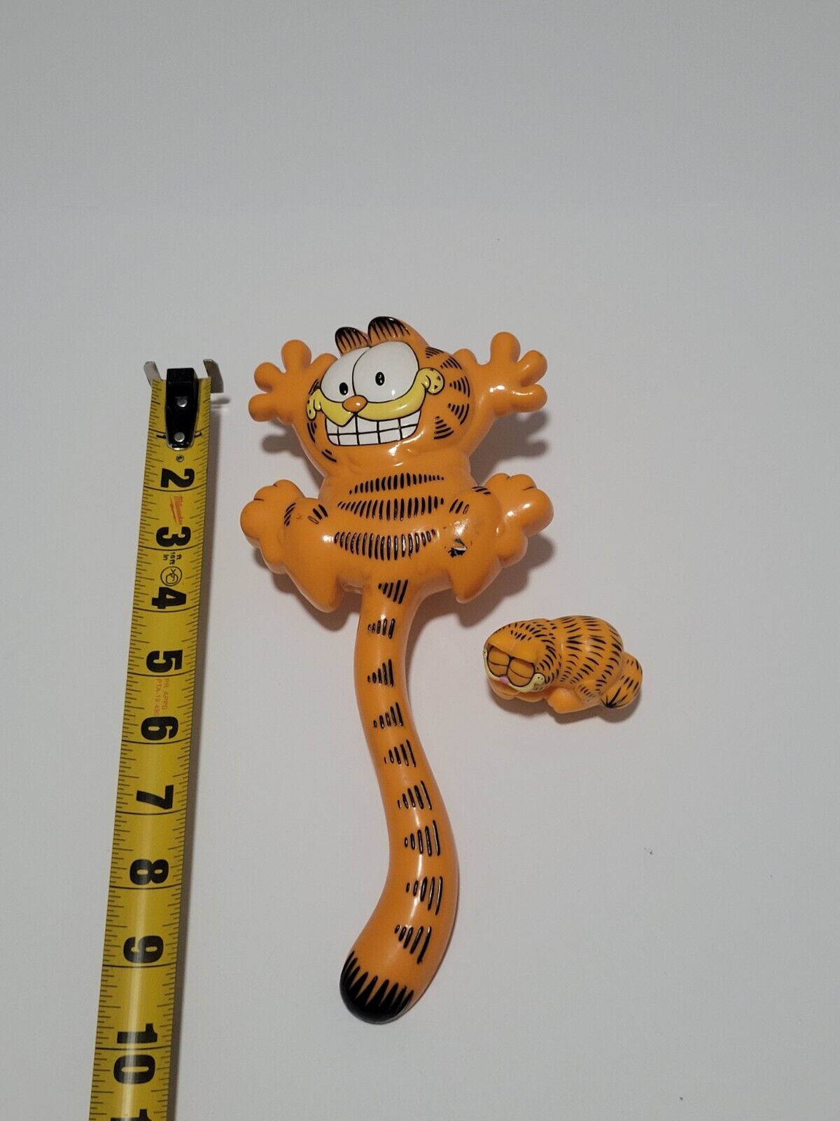Vintage AVON Garfield The Cat Shaped Novelty Large & Mini Hair Brushes Lot of 2