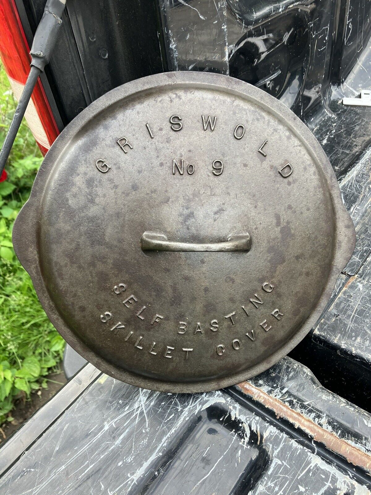CAST IRON GRISWOLD #9 SELF BASTING SKILLET COVER P/NO 469 WITH LARGE BLOCK LOGO