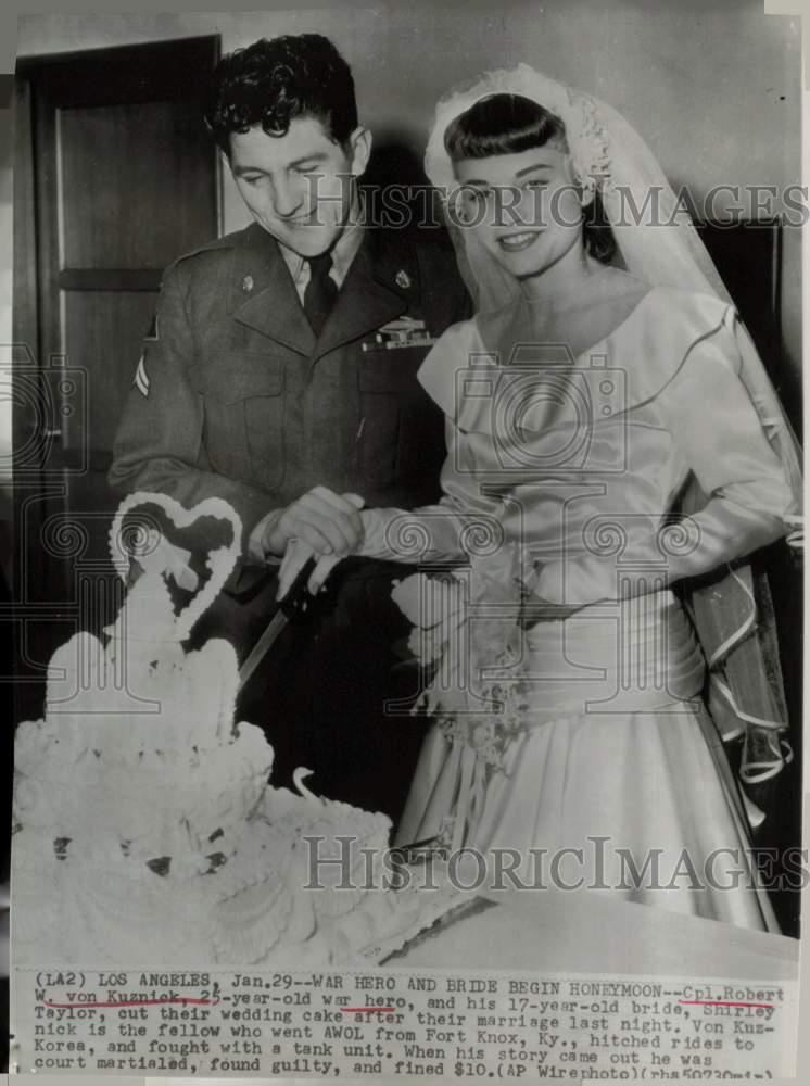 1955 Press Photo Corporal Robert Von Kuznick and bride cut wedding cake in CA.