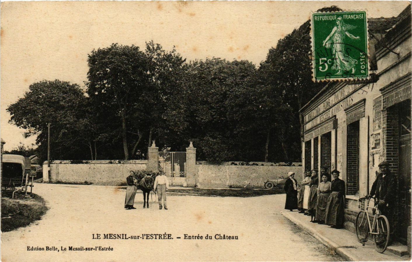CPA AK LE MESNIL-sur-l\'ESTRÉE Entrance du Chateau (860518)