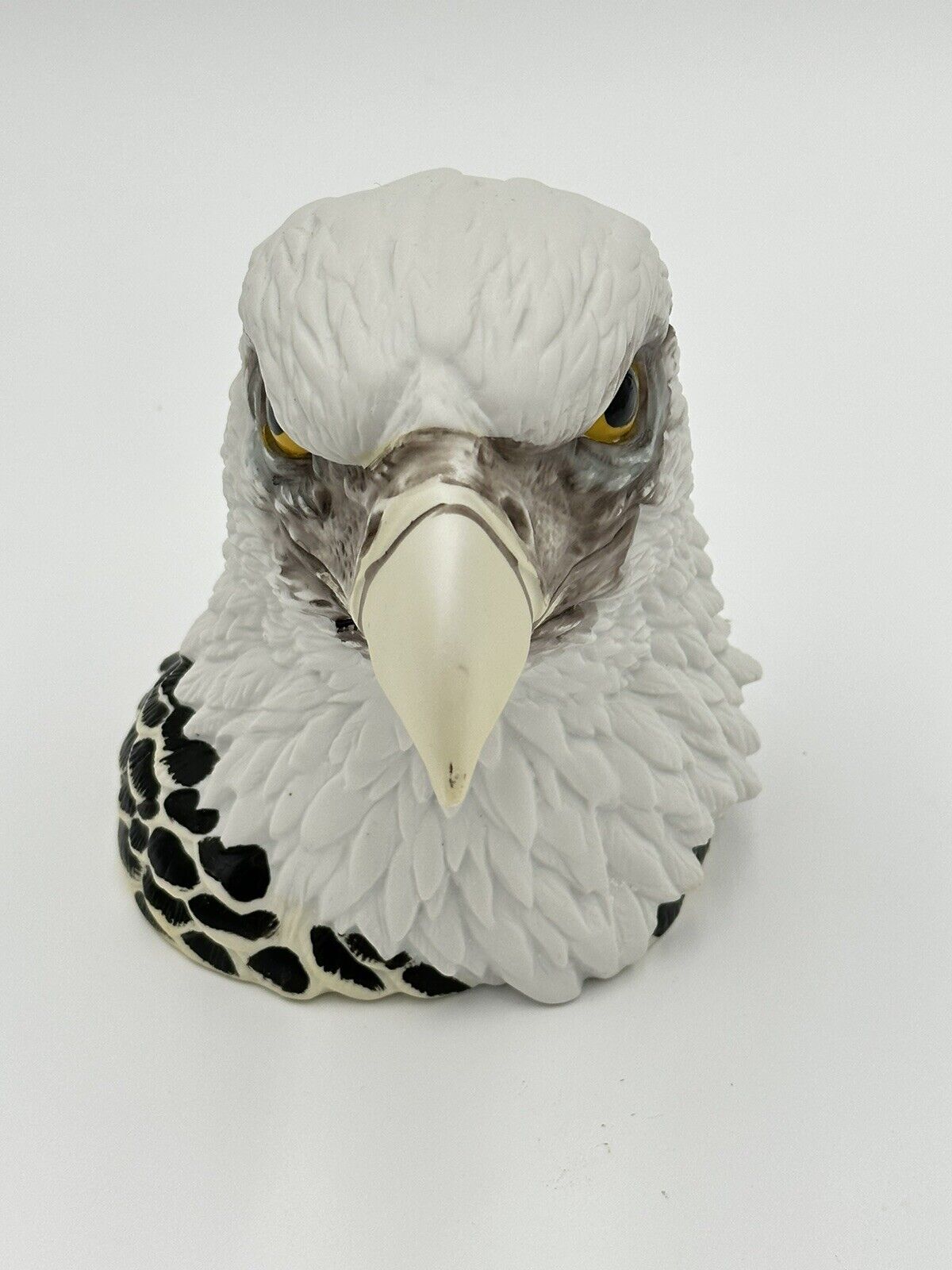 Beautiful Simson Giftware White Eagle Porcelain Figurine Bust