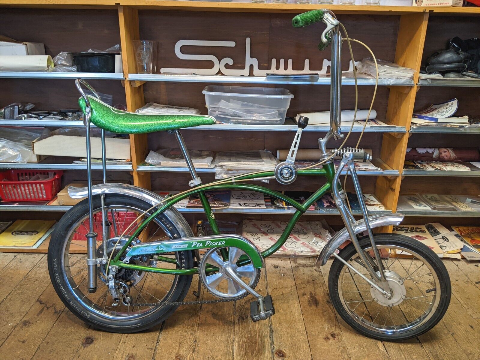 Beautiful Original LH 1972 Schwinn Stingray Pea Picker Disc Brake Krate Bicycle 