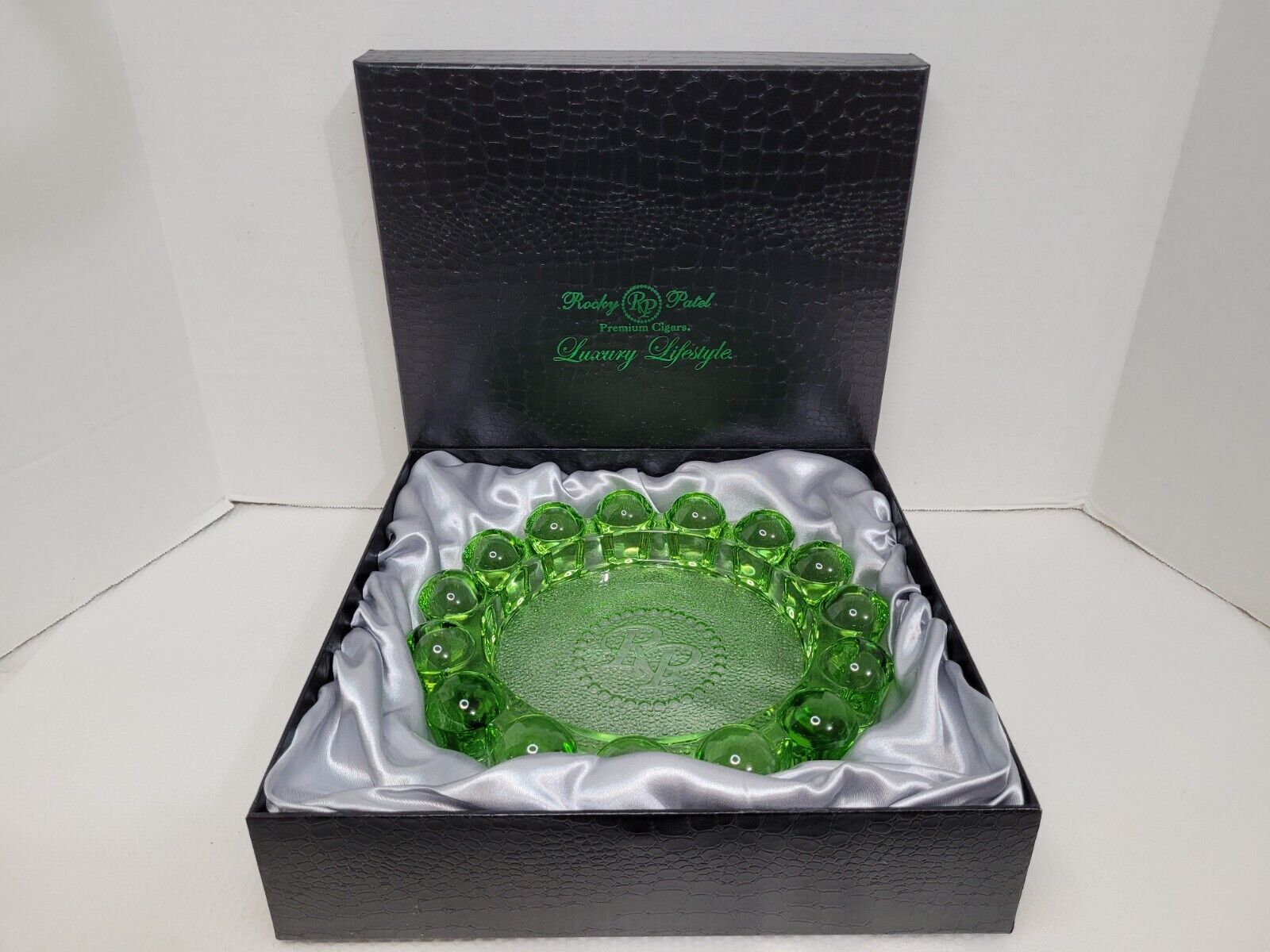 ROCKY PATEL LUXURY LIFESTYLE CIGAR ASHTRAY AMBER LUMINOSO GREEN GLASS
