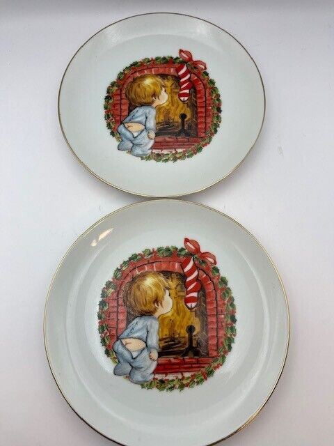 Two VTG` 1982`  Jasco Japan Fine Porcelain Christmas Plates 22k Gold Edged Santa