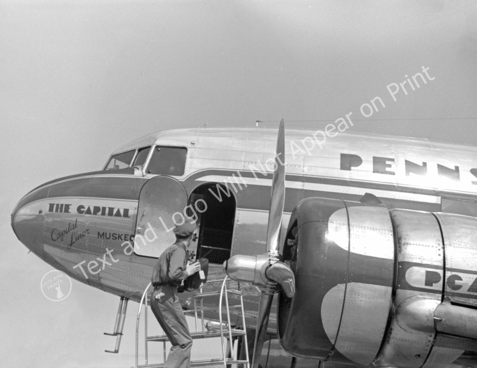 1941 Loading Baggage on a Plane, Washington, DC Old Photo 8.5\