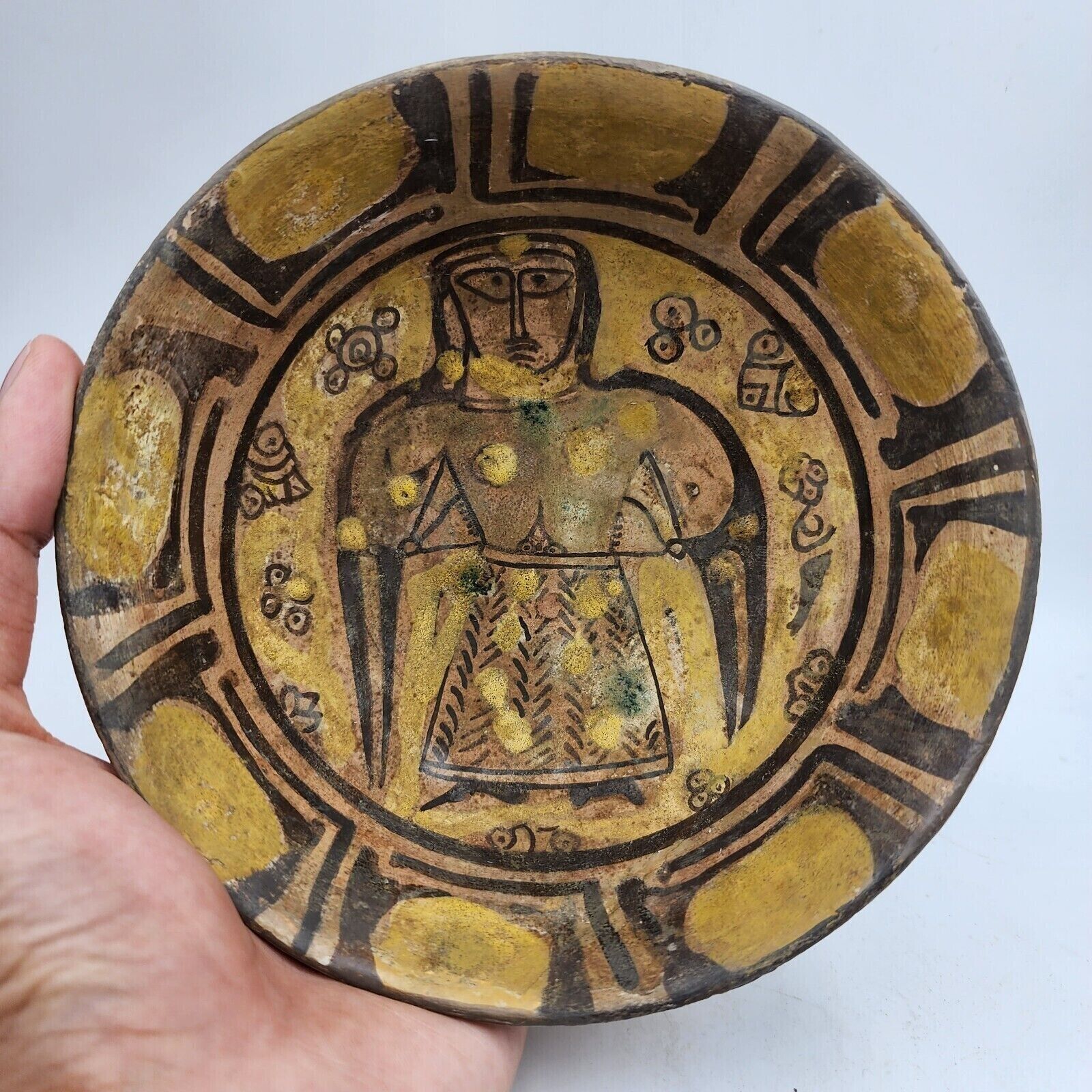 A VERY FINE AND IMPORTANT NISHAPUR PAINTED CERAMIC GLAZED BOWL. YELLOW PAINTED