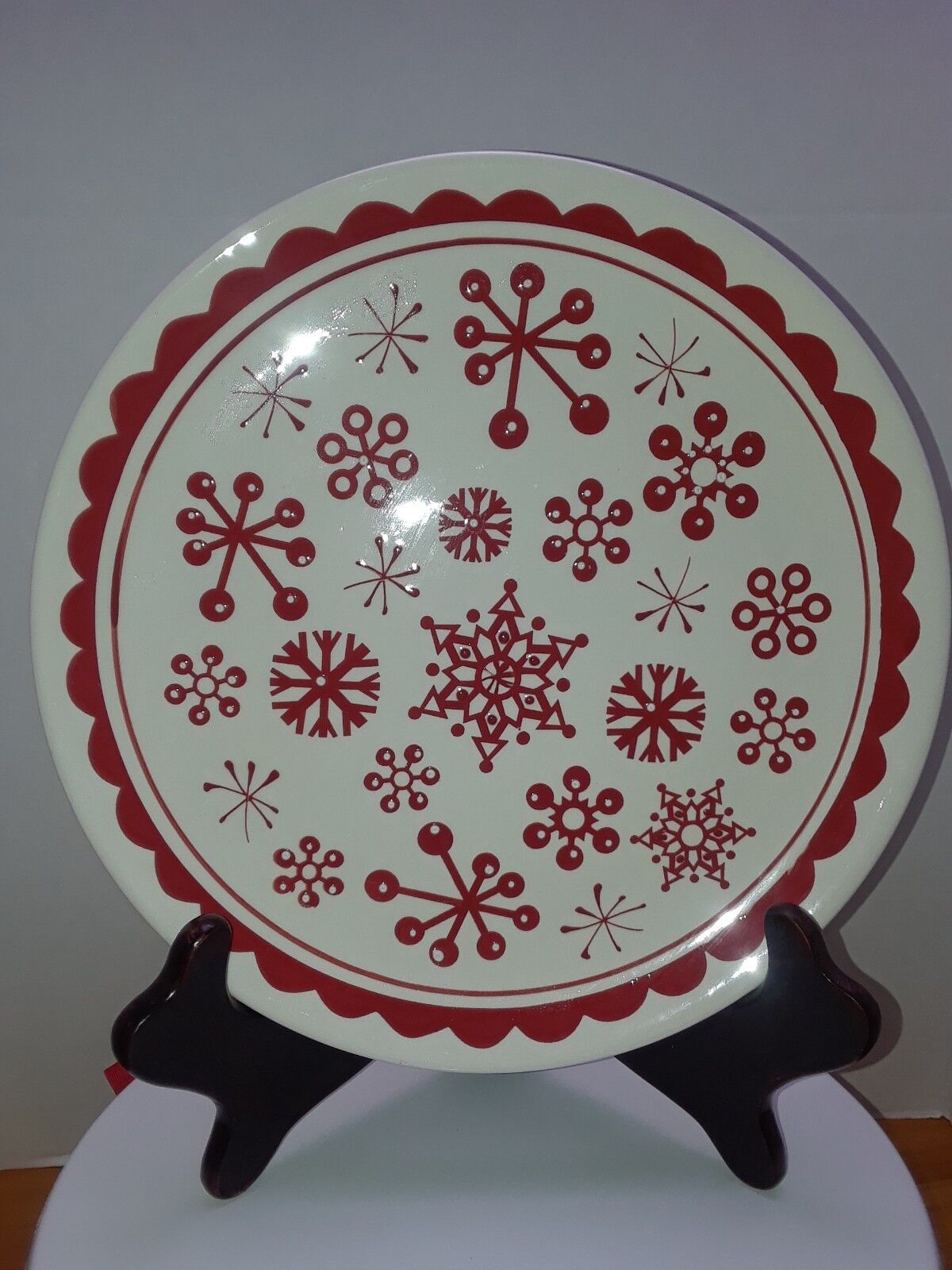 Holiday Home Christmas Holiday Winter Red Snowflake Pattern Dinner Plate 