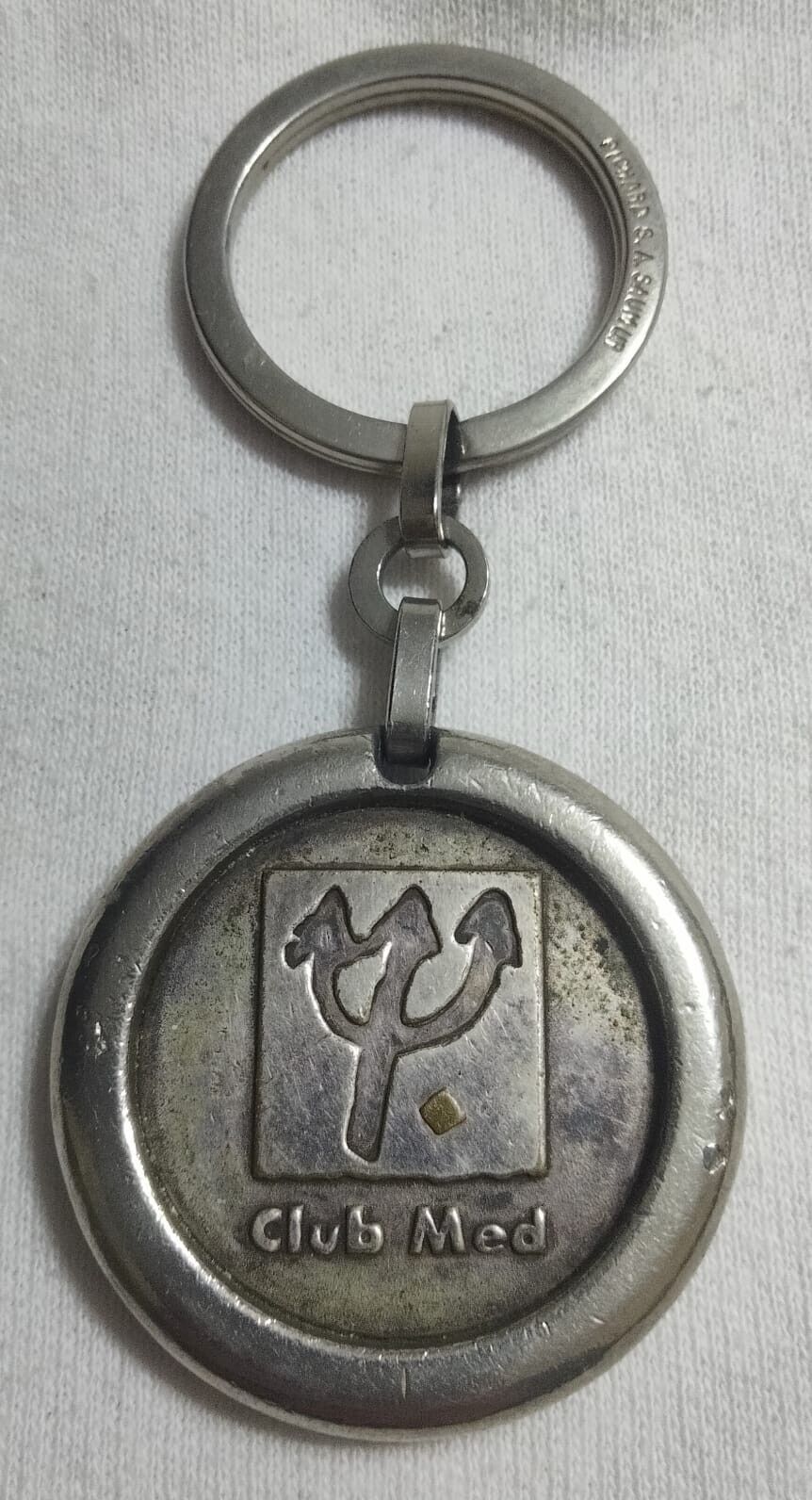 Vintage Club Med Luxury Metal keychain PICHARD 8.A. SAUMUR Metallic Finish