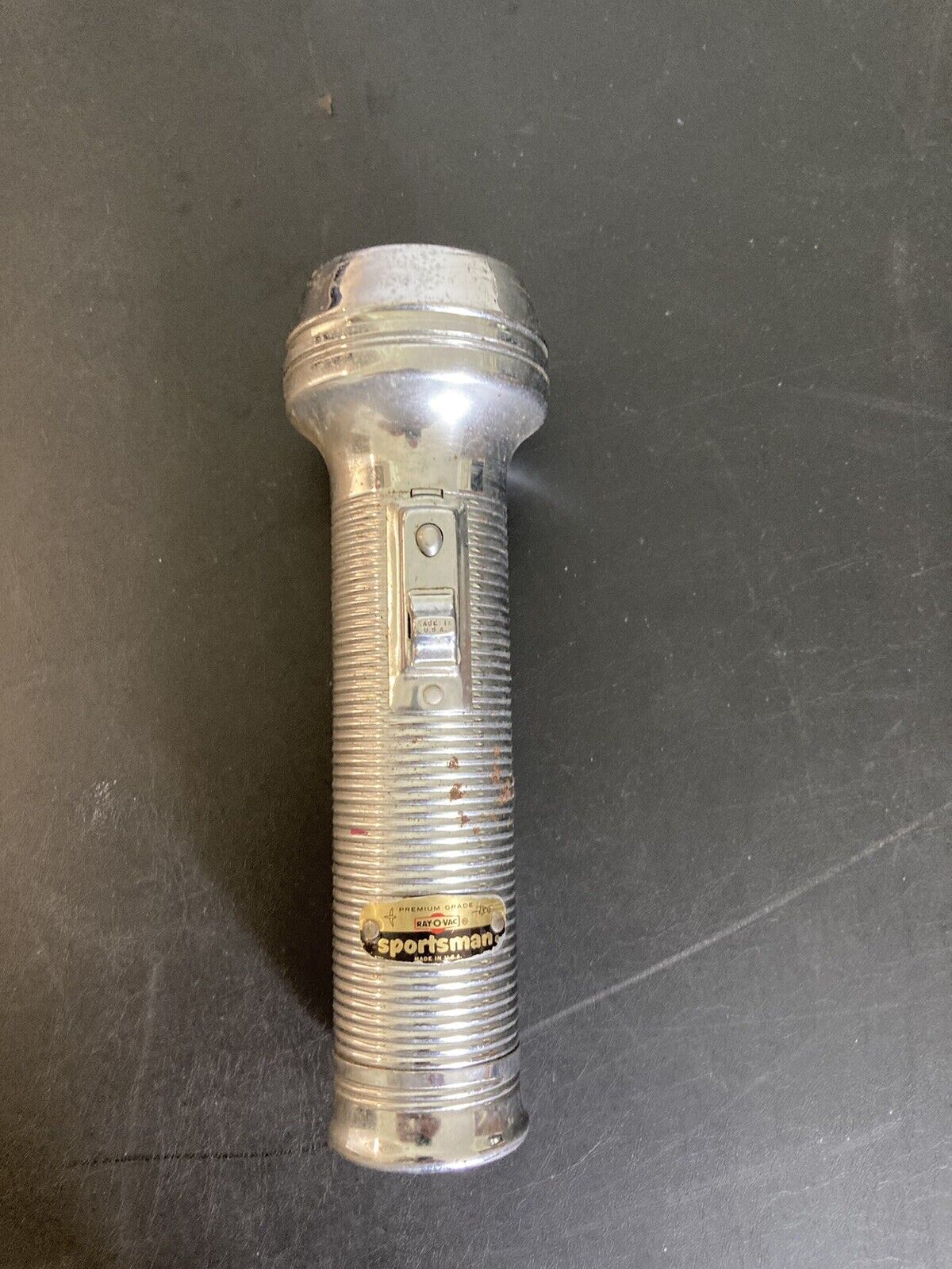 Vintage 1960s Rayovac Sportsman 2 D-cell metal flashlight USA Ribbed Silver