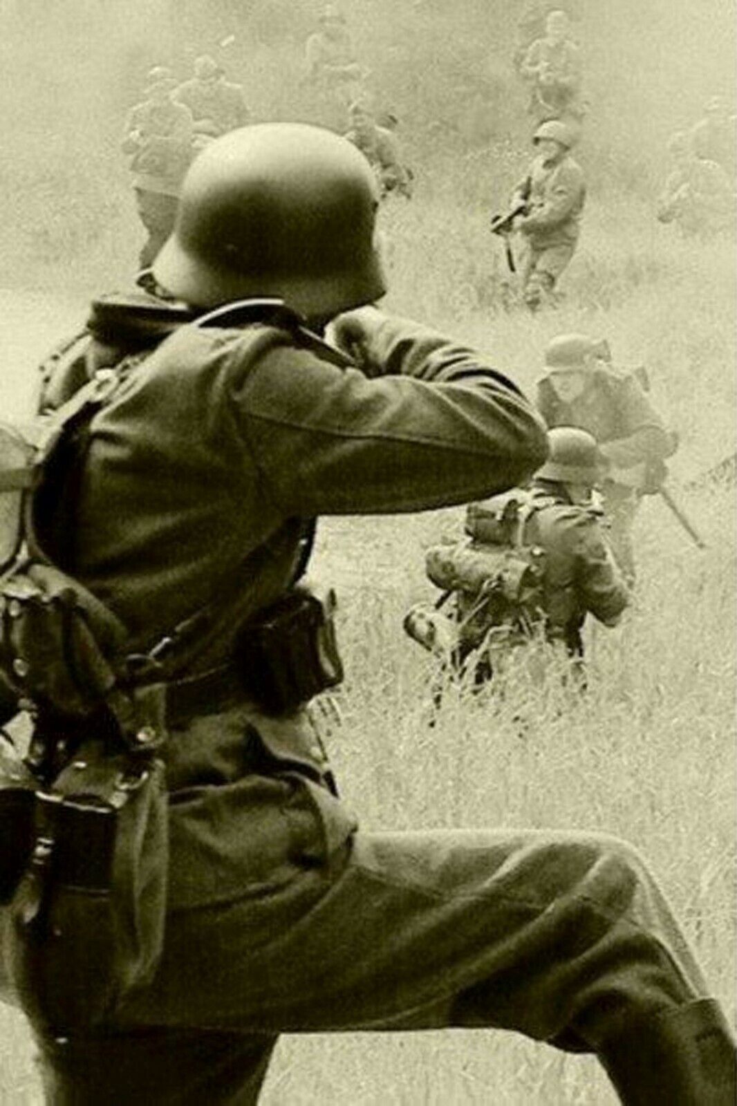German soldier in field WW2 Photo Glossy 4*6 in Q014