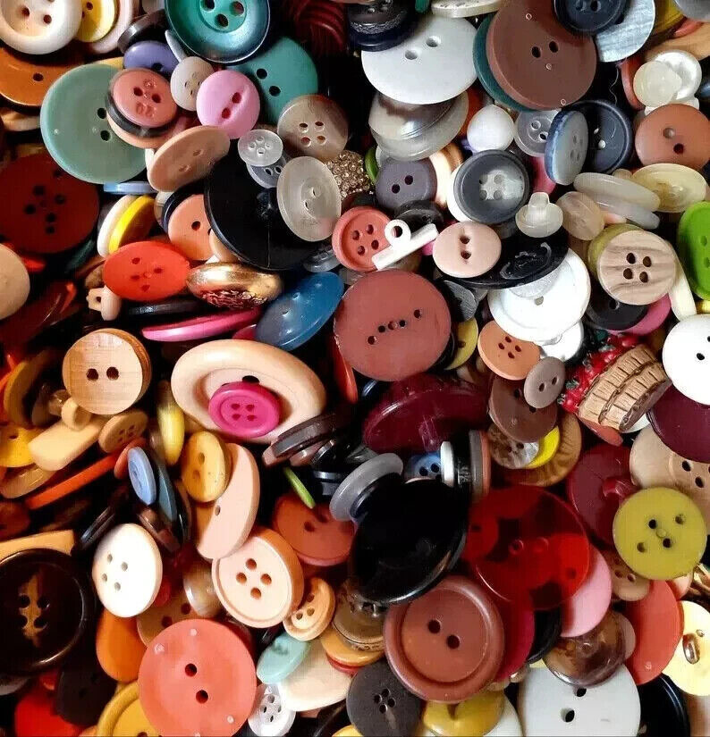 50x random buttons || various colors, sizes & shapes