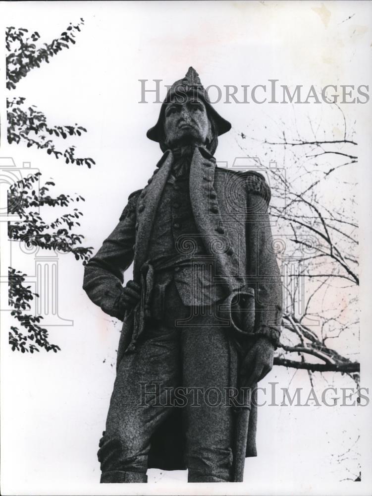 1965 Press Photo Statue of Capt. Edward Paine