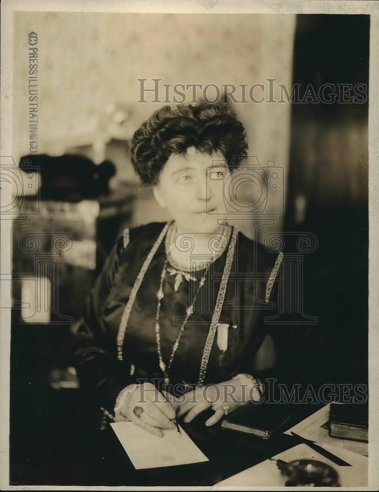 1918 Press Photo Mrs. Nina Larrey Duryea awarded by French Government for her
