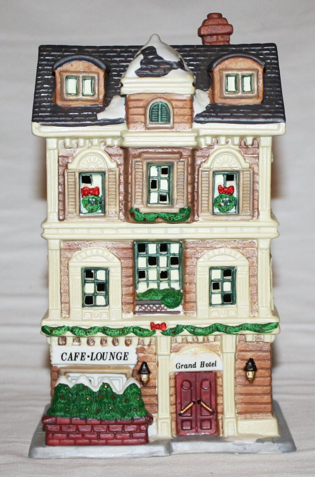 Dickens Keepsake Grand Hotel Cafe Lounge Christmas Porcelain Lighted House  (S6)