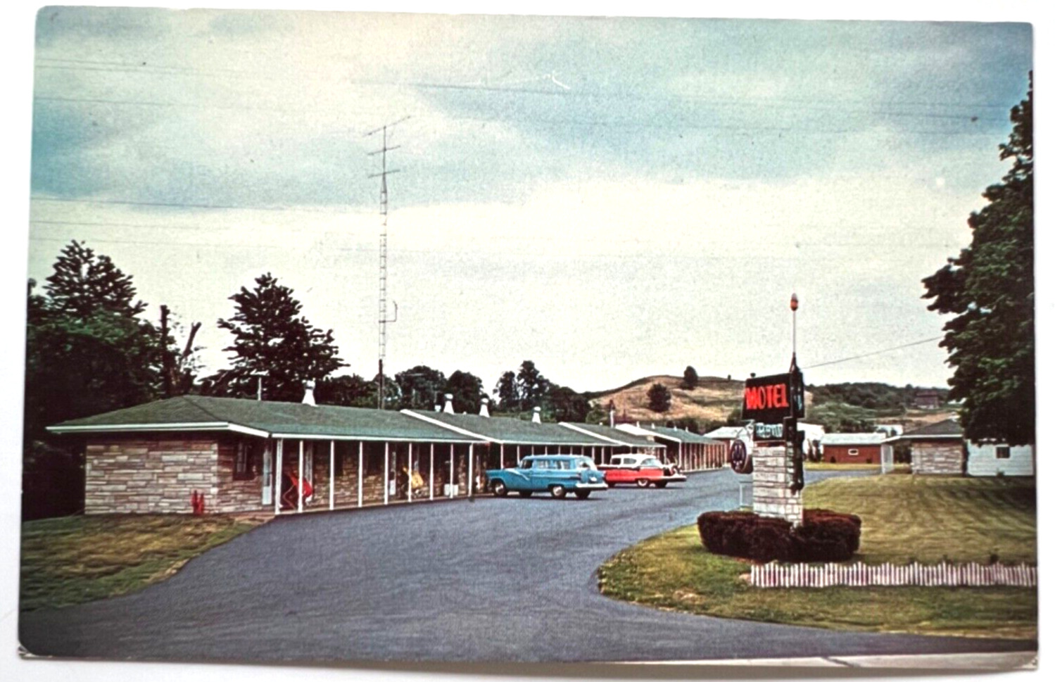 Vintage Postcard Motel Reno in Marietta, Ohio 1950\'s Cars Unposted B1