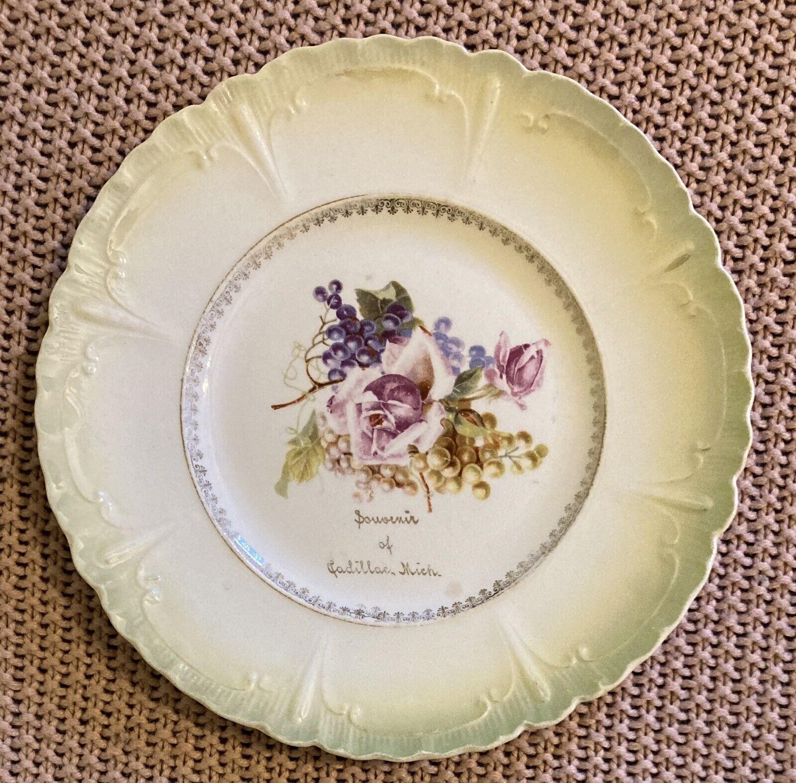 *VINTAGE* Souvenir Of Cadillac, Michigan Decorative Porcelain Plate Floral Fruit