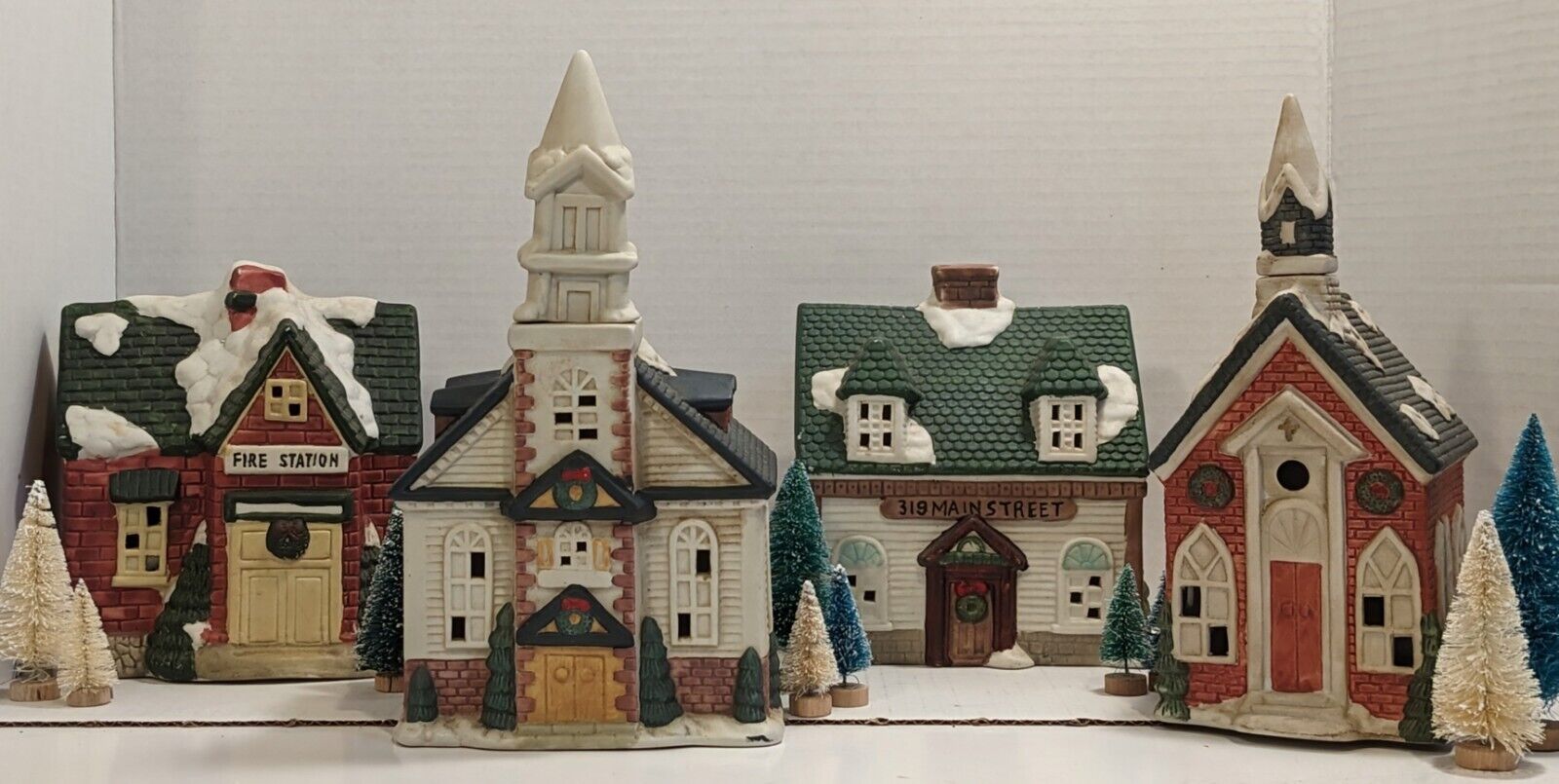4 Christmas Village Houses  Winter Valley 4 Buildings 9 Trees Elec Cord 1994 Lot