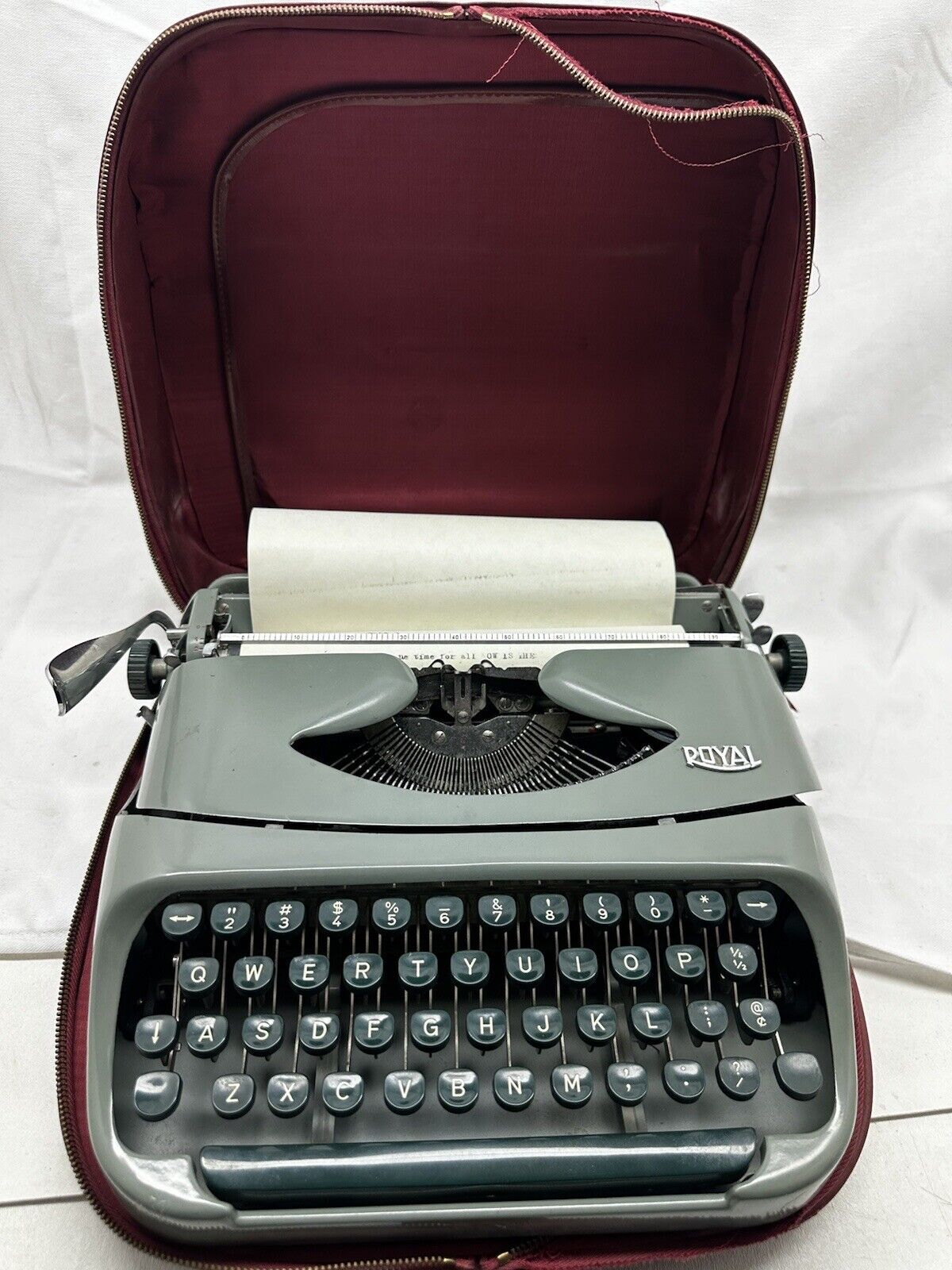 Vintage 1940’s Royal Quiet DeLuxe Typewriter With Tweed  Case works rare classic