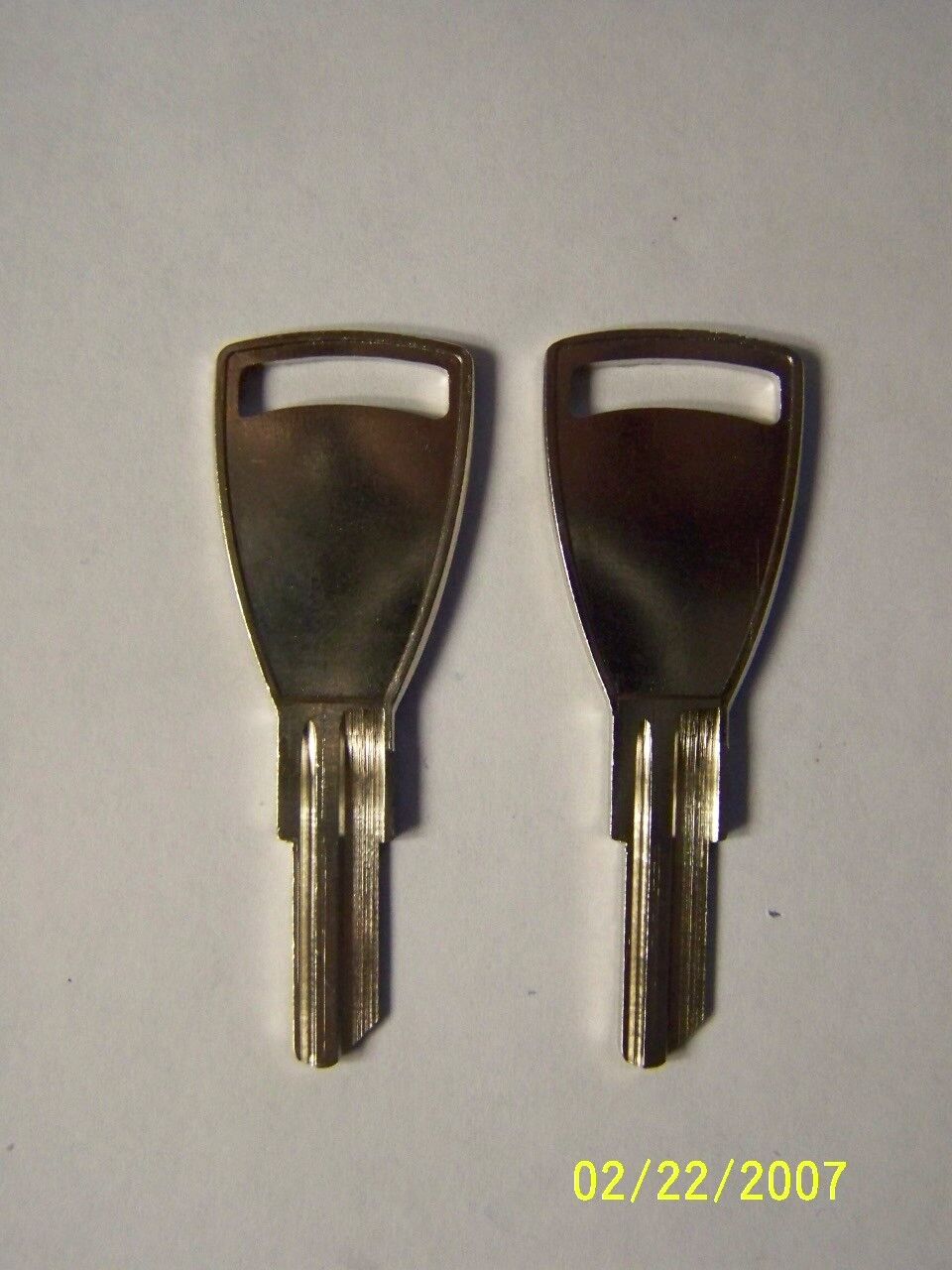 2 CESSNA AIRPLANE AFTERMARKET AIRCRAFT KEY BLANKS C1054B, HARD TO FIND