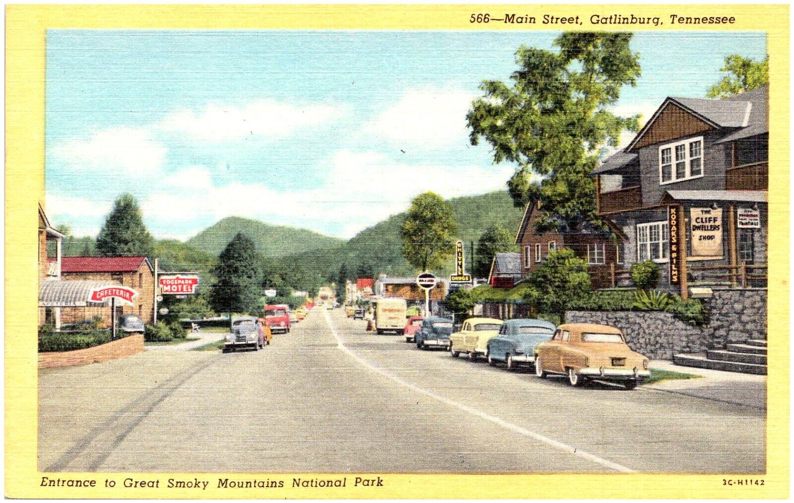 Postcard Main Street Gatlinburg Tenn, Entrance to Smoky Mt.Park, Old Cars, Linen