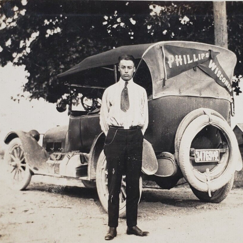 Phillips Wisconsin Man Old Car Photo c1916 Ford Model T Vintage Snapshot WI J282