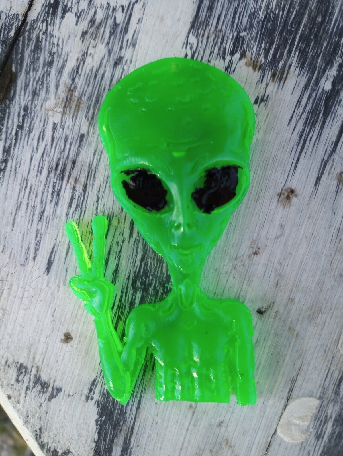 Pendant Alien Resin Green With Hole