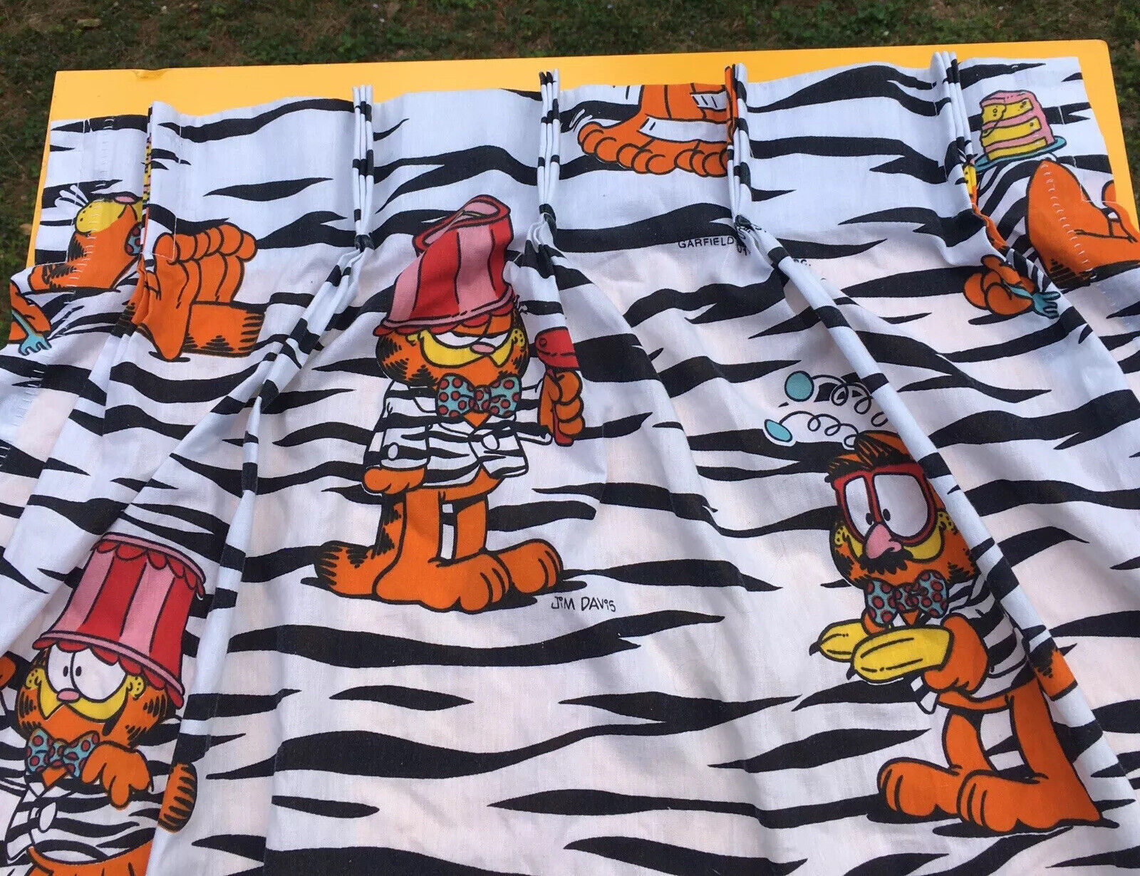1978 GARFIELD Zebra Print Party Cat 60” Pleated Curtain Panel VTG Excellent Rare