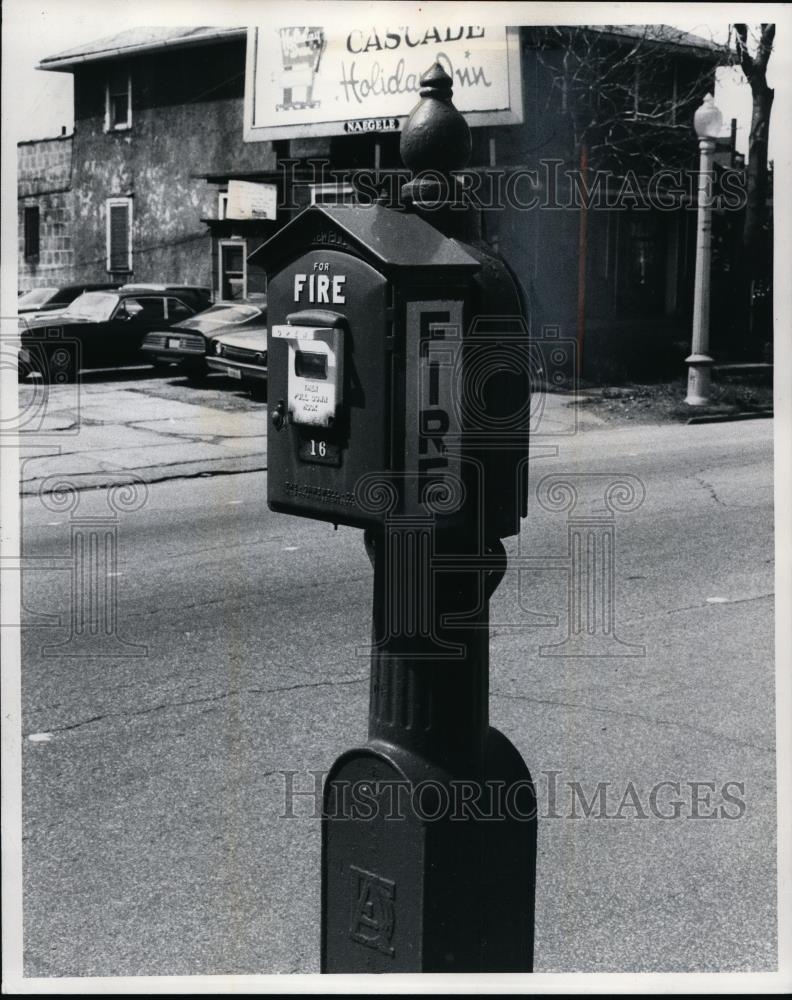 1975 Press Photo Fire alarm box - cvb35790