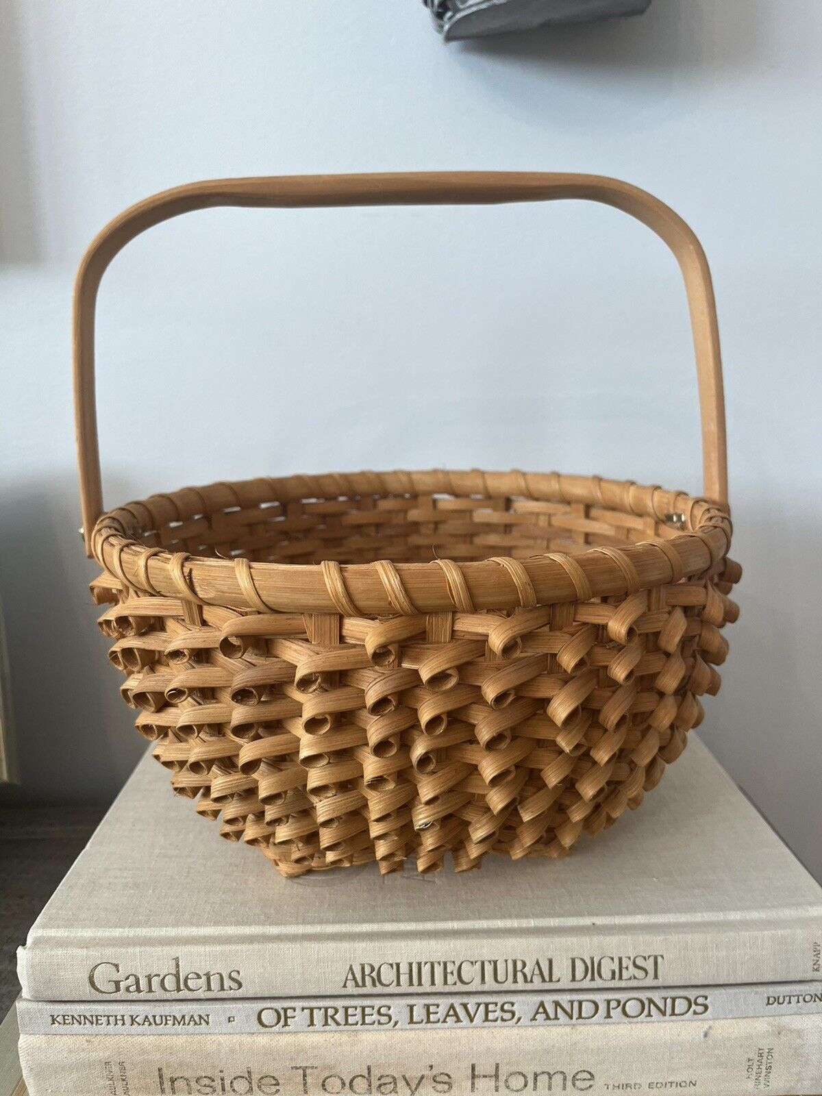 Vintage Penobscot Curly Q Round Basket. 9” Dia. Movable Handle. Rustic Farmhouse