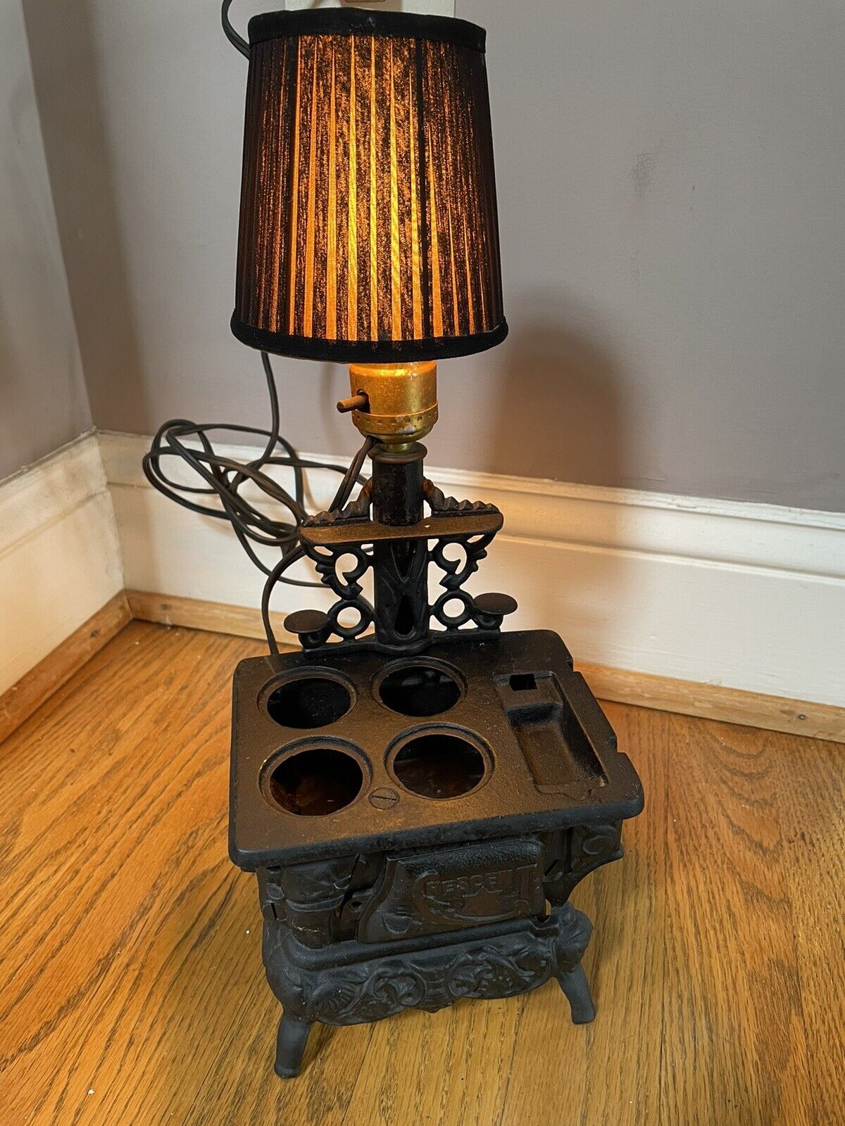 VTG  Custom Created Lamp on Miniature Cast Iron Stove Base- Unique & Cool-Works