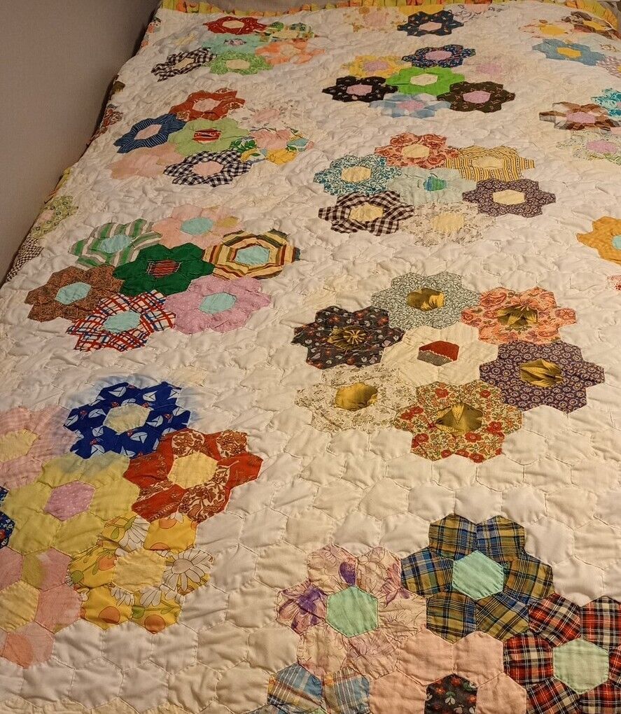 Vintage Quilt 72”x 86” Grandmothers Floral/Hexagon Garden Hand Quilted Blanket 