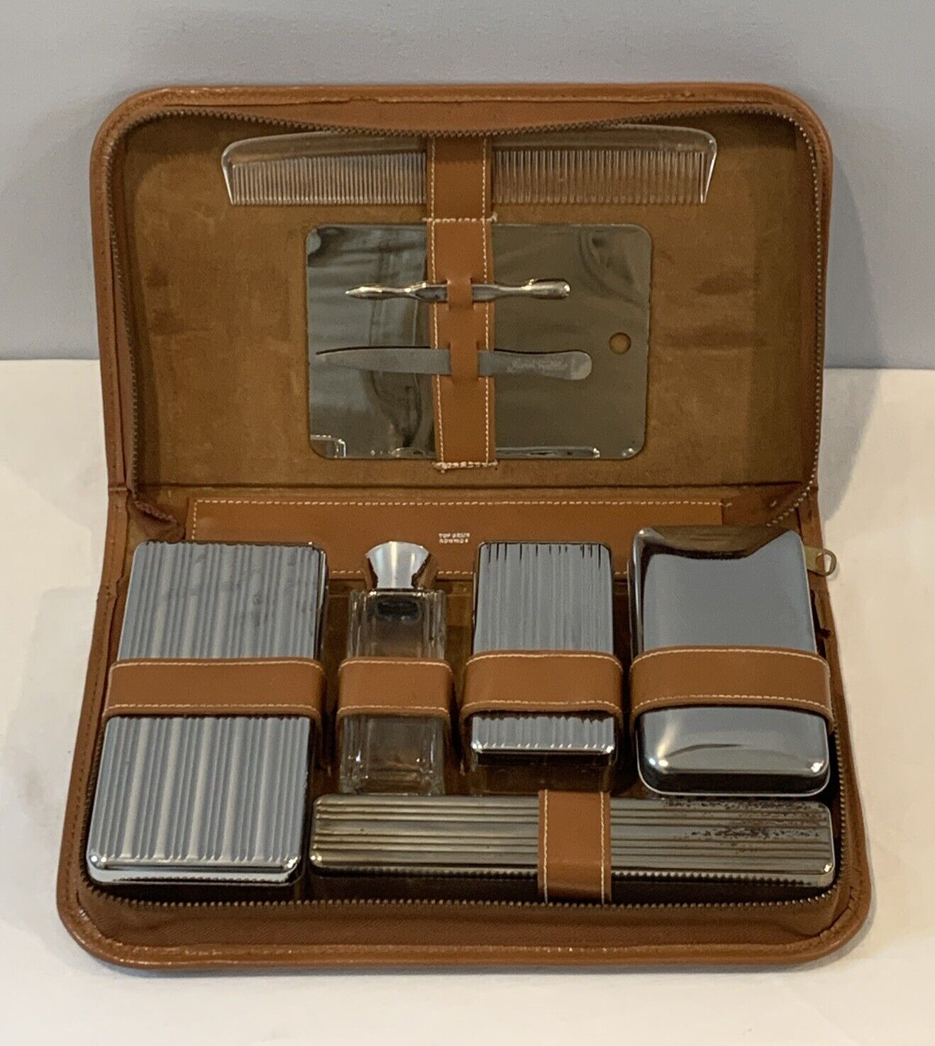 Vintage 10 Piece Leather Travel Grooming Bath Set In Zip Up Case Complete Rare