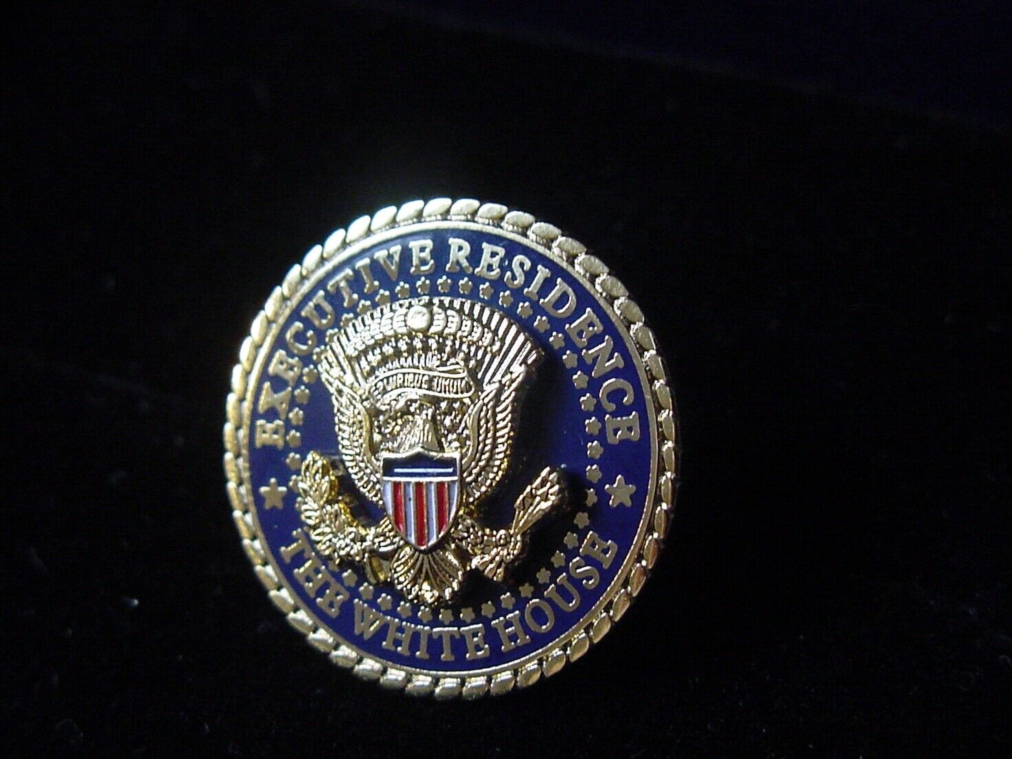 Presidential  Official Issued White House Executive Residence  Lapel Pin