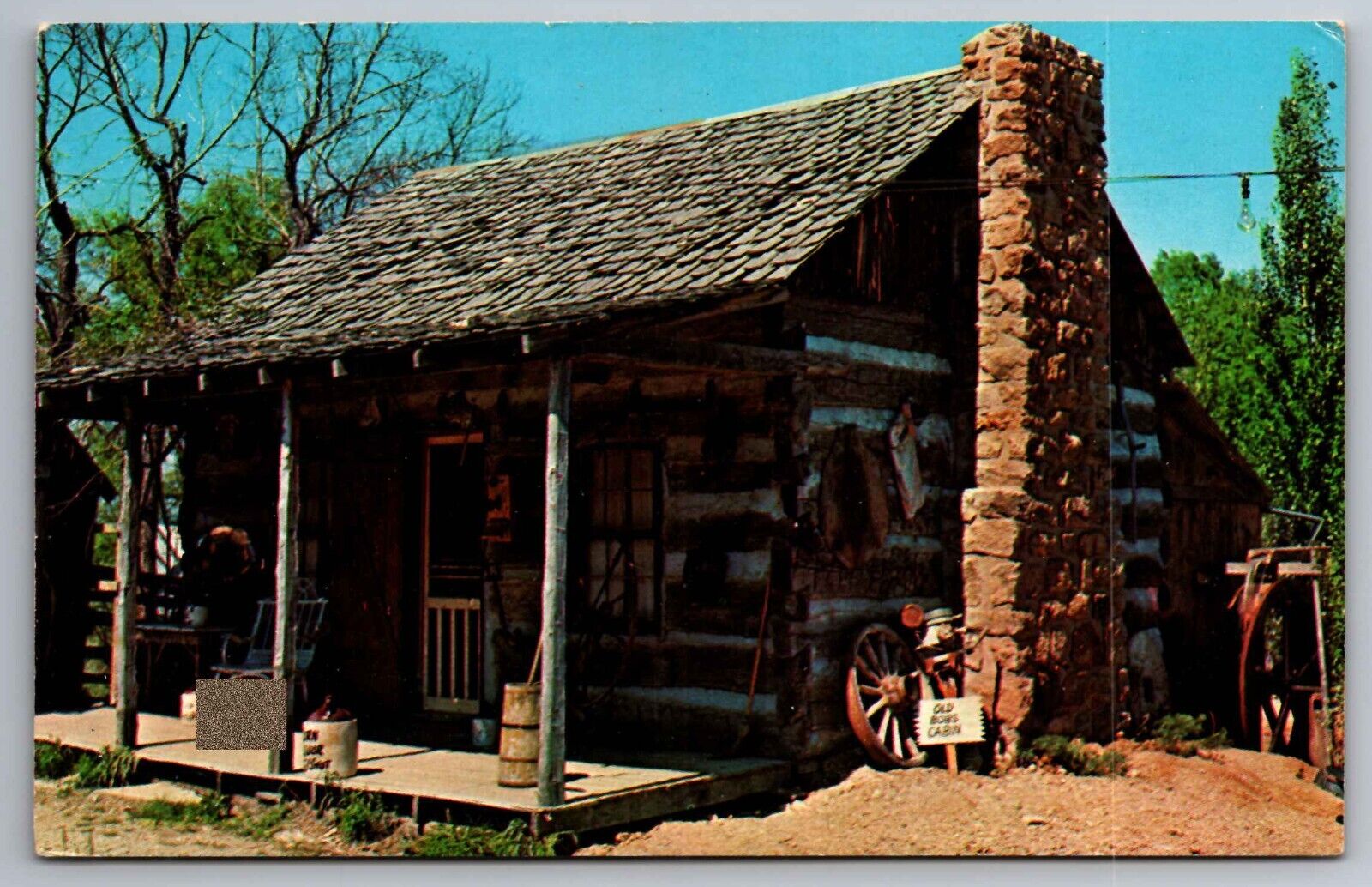 Postcard Old Bob\'s Pioneer Log Cabin Missouri Ozarks   G 18