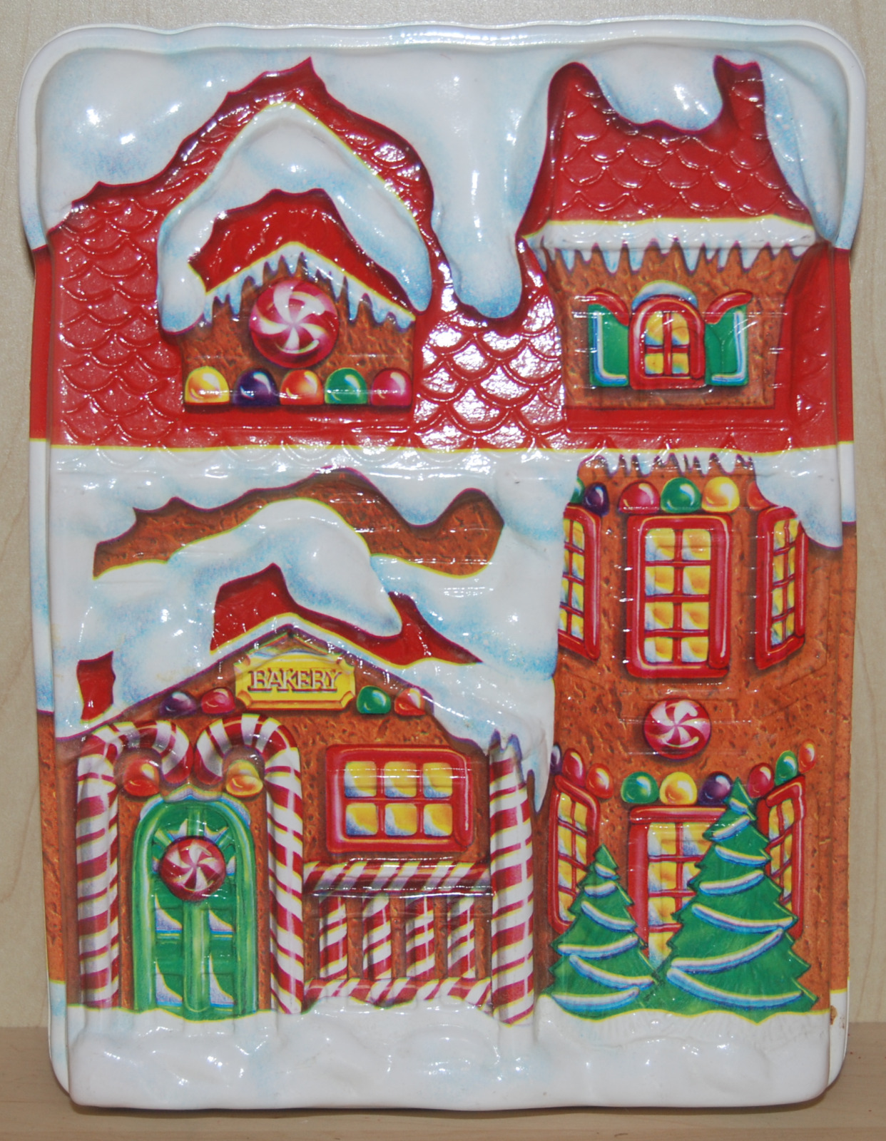 2 Vintage Plastic Christmas Cookie Boxes  - Santa Train and Bakery - 9\