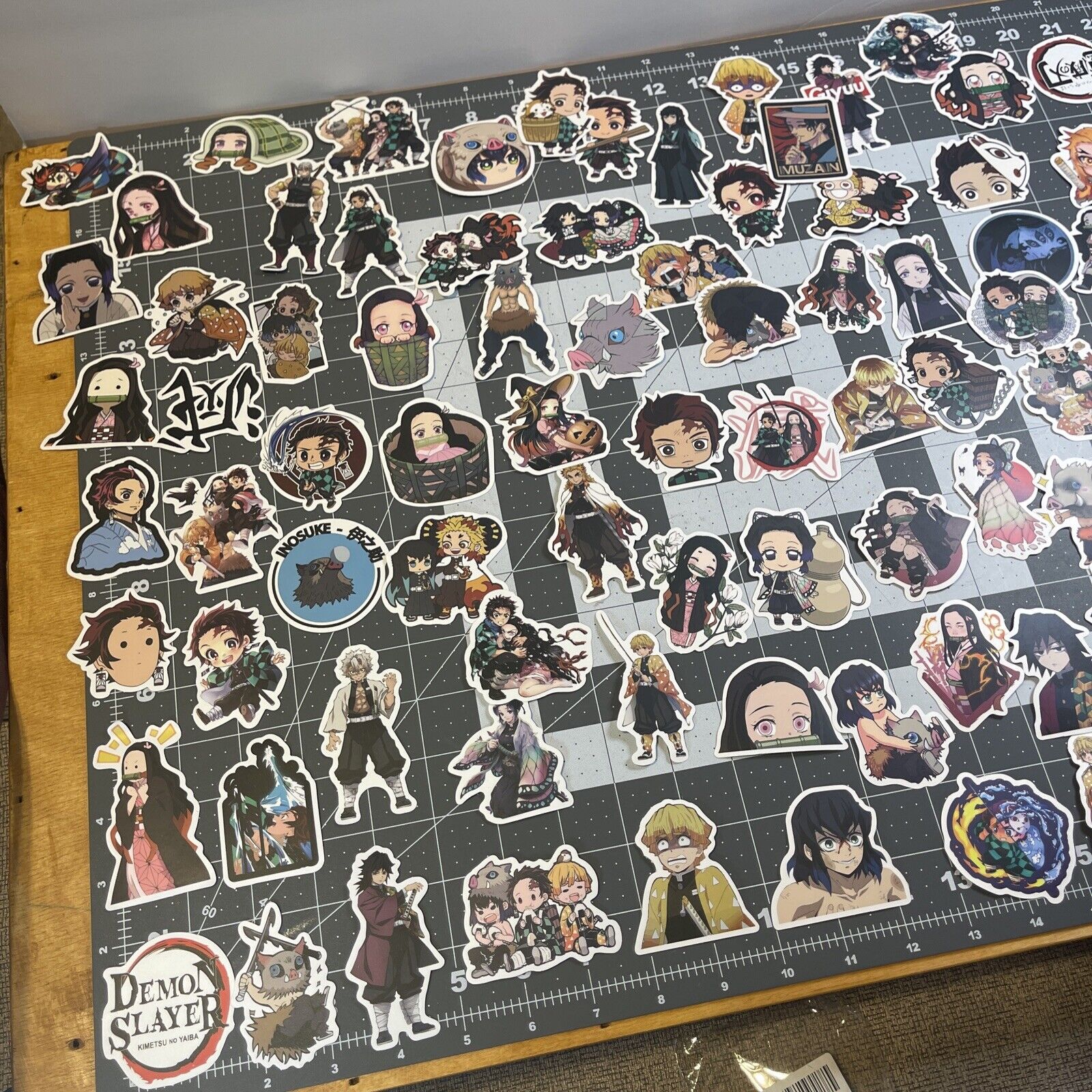 100pcs Demon Slayer Jump Comics Anime Phone Laptop Wall Decal Peeker Sticker