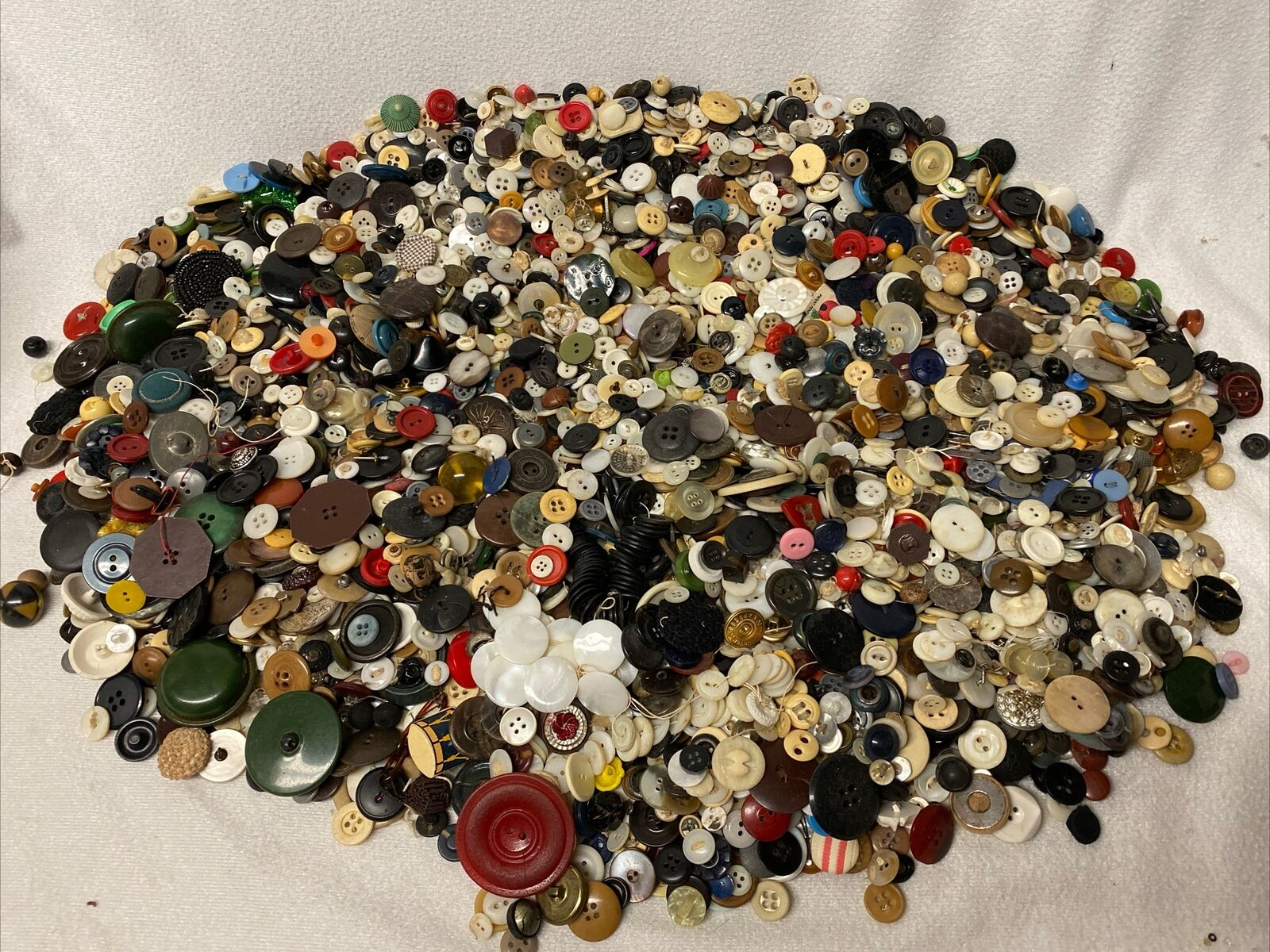 Huge UNSORTED 12 Pound Bulk Lot Vintage Sewing Buttons (#1)