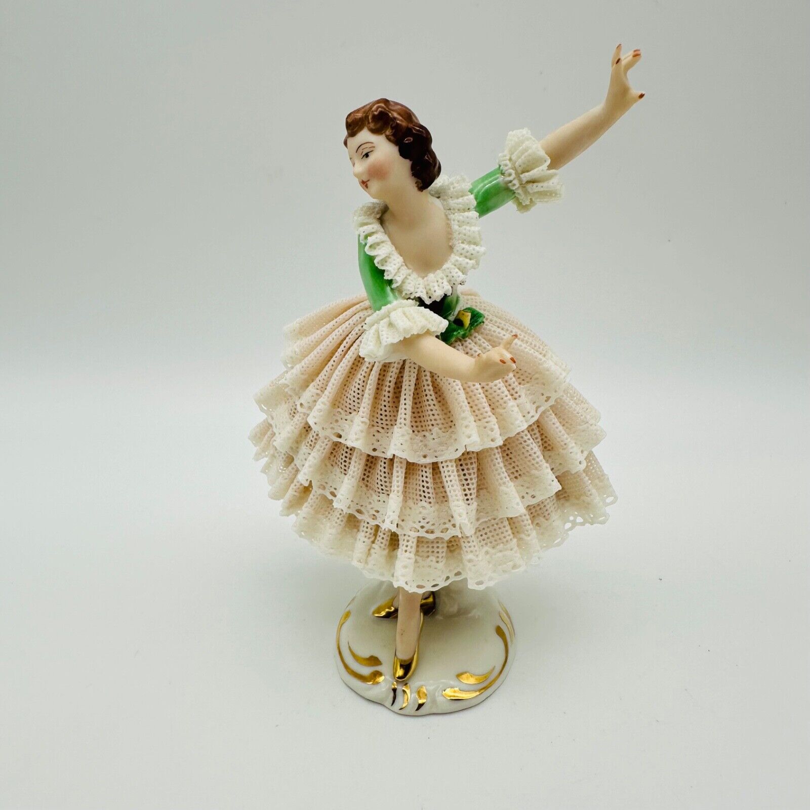Antique Dresden Germany Lace Porcelain Figurine Lady Ballerina Dancing 5\'\' High.