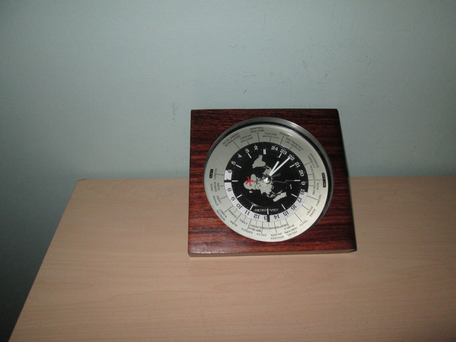 Seiko Quartz World Clock Time Airplane Vintage Working Desk Wood QZ877B