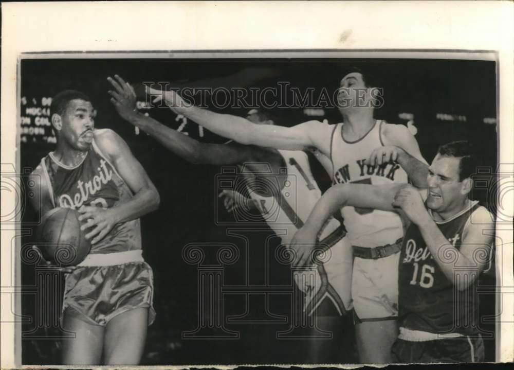 1963 Press Photo Knickerbockers\' Basketball Team versus Detroit\'s Piston