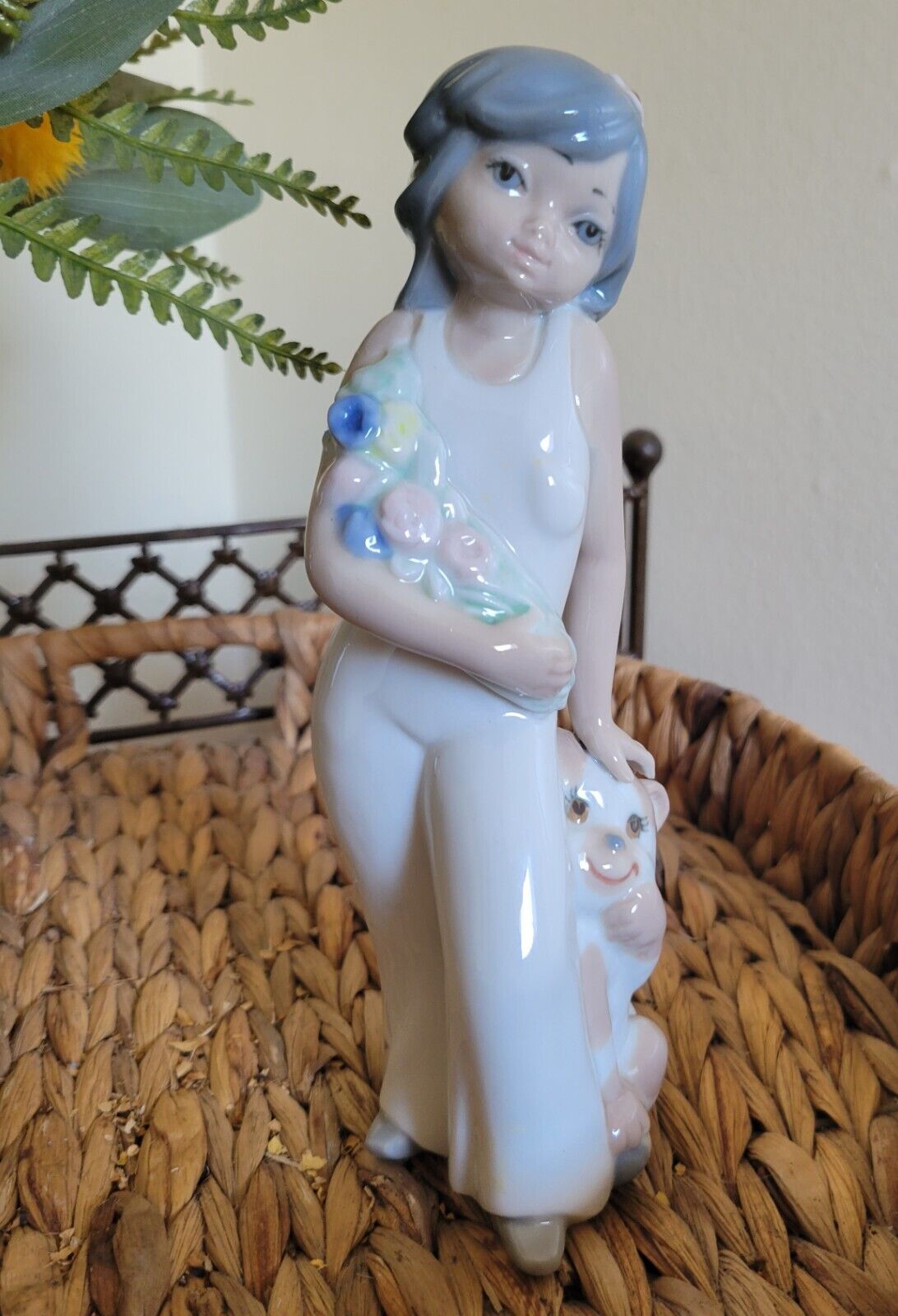 Vintage Cascades of Spain Porcelain Girl with Cat Figurine Lladro Style 8\