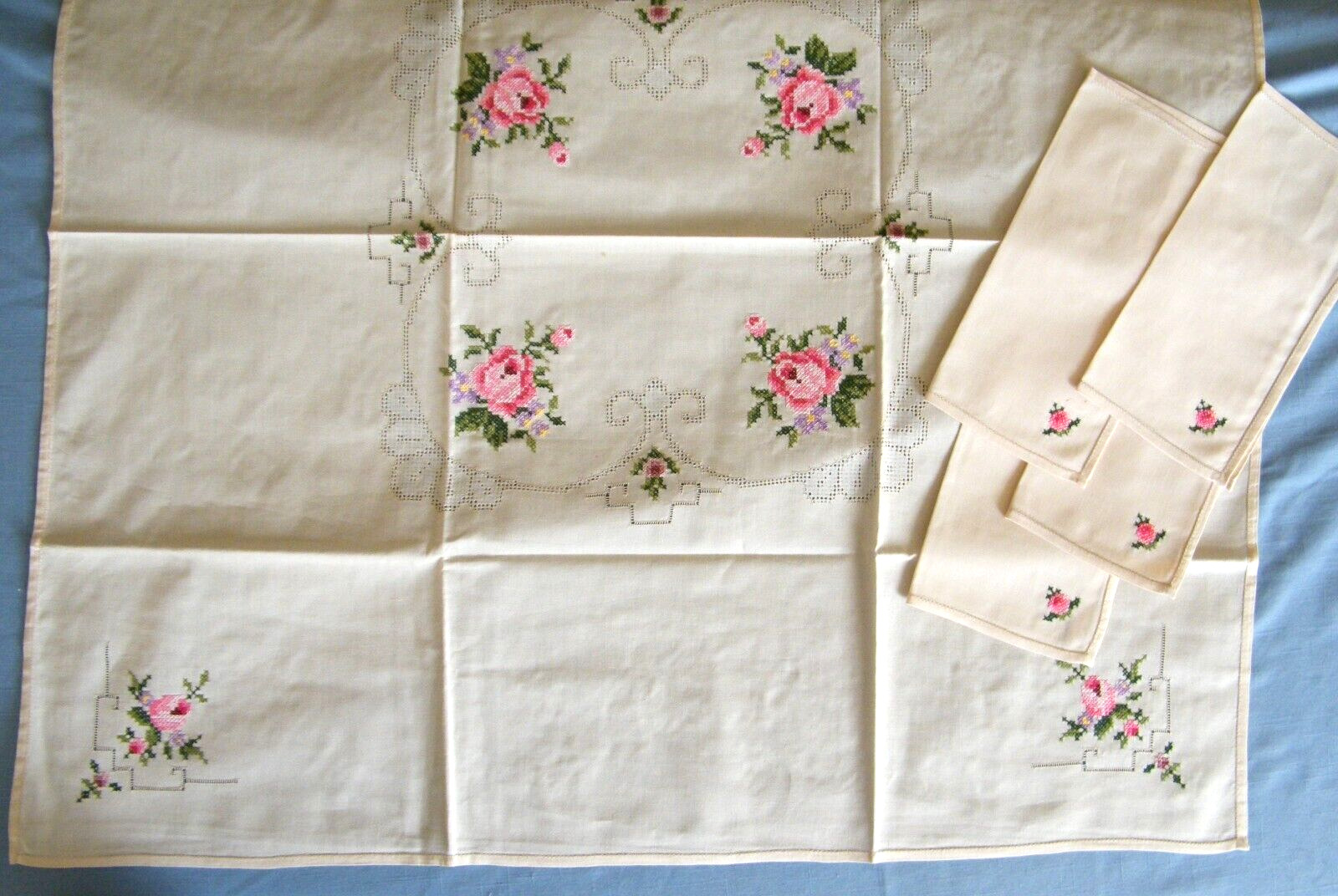Vtg Embroidered Cross Stitch Floral  32\