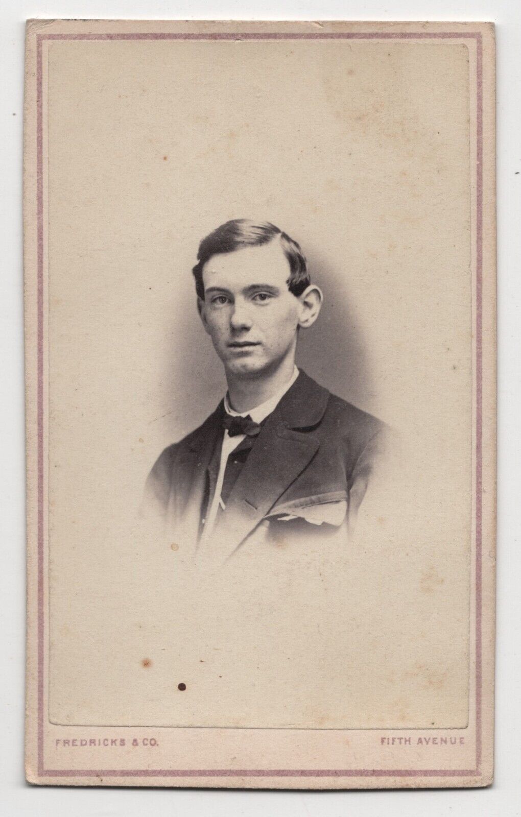 ANTIQUE CDV CIRCA 1860s FREDRICKS & CO. HANDSOME YOUNG MAN IN SUIT NEW YORK